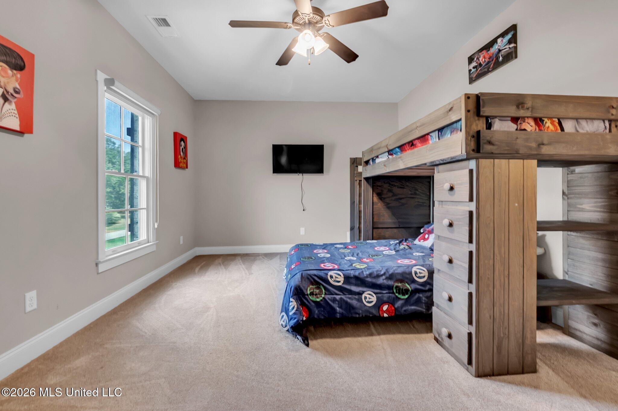 344 Surrey Loop Property Photo 41
