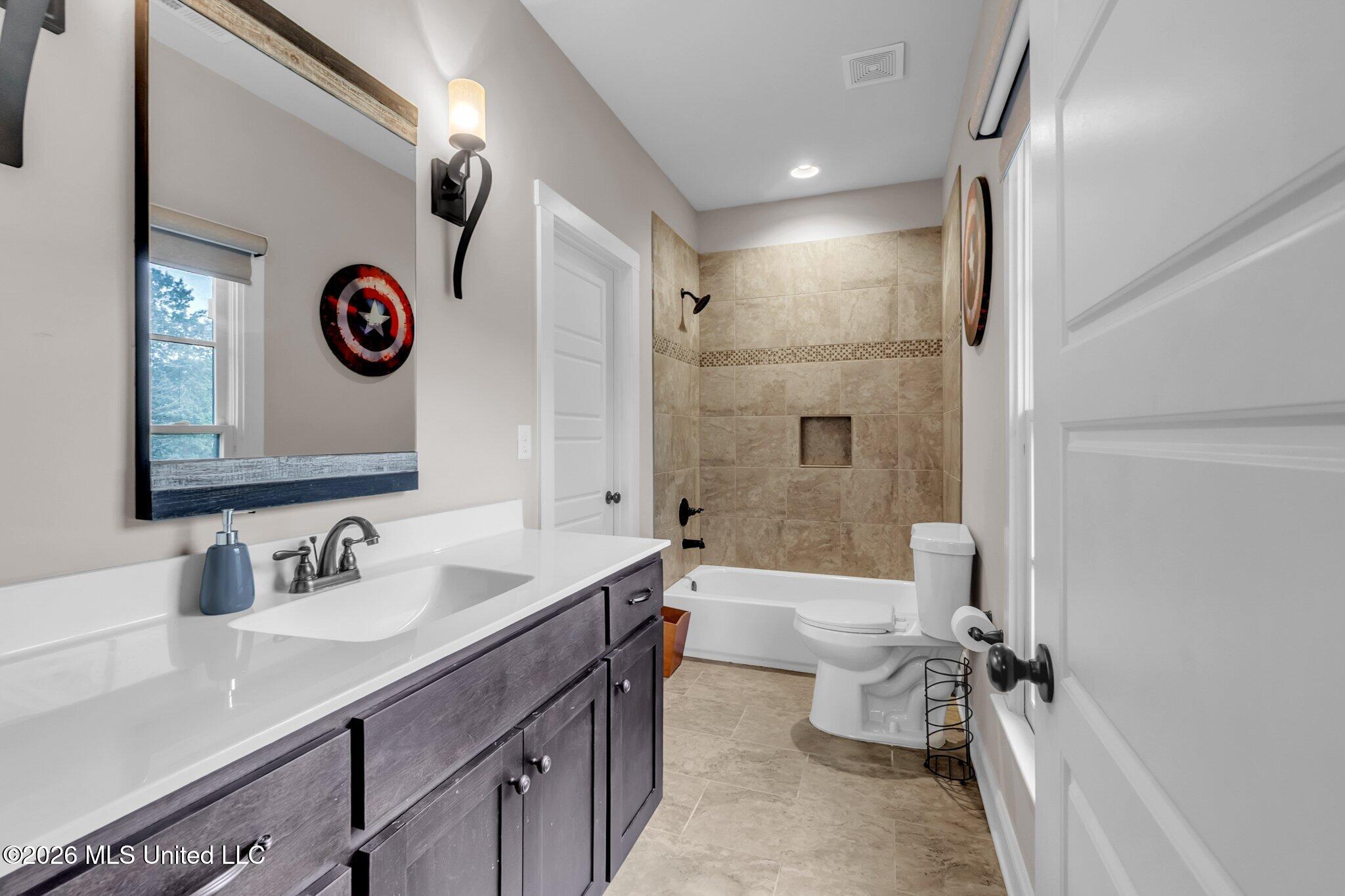 344 Surrey Loop Property Photo 42