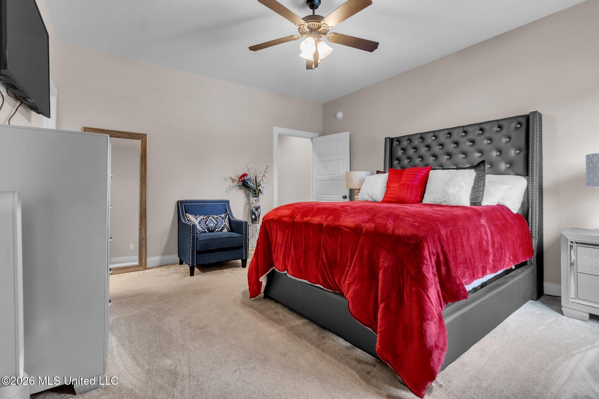 344 Surrey Loop Property Photo 44