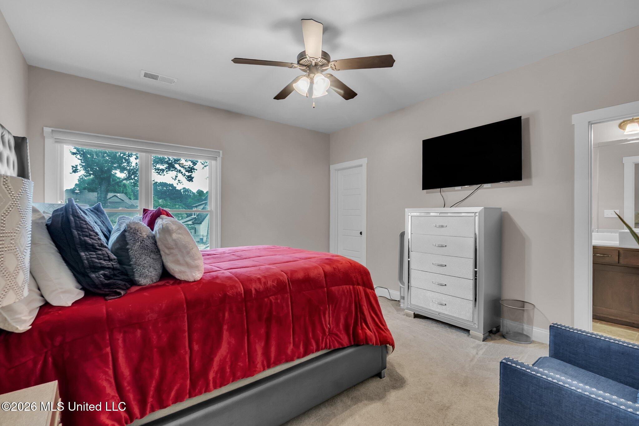 344 Surrey Loop Property Photo 45