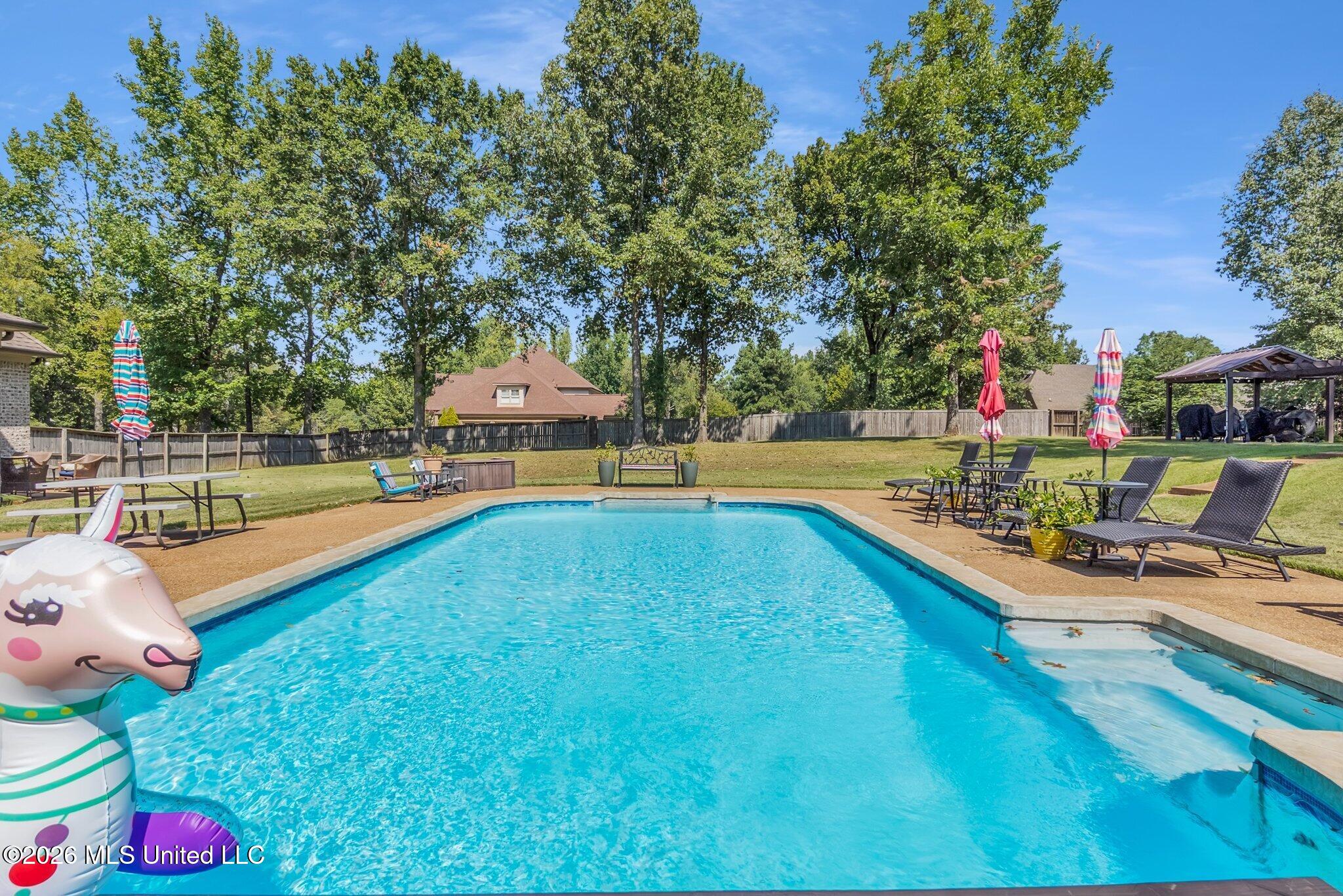 344 Surrey Loop Property Photo 50