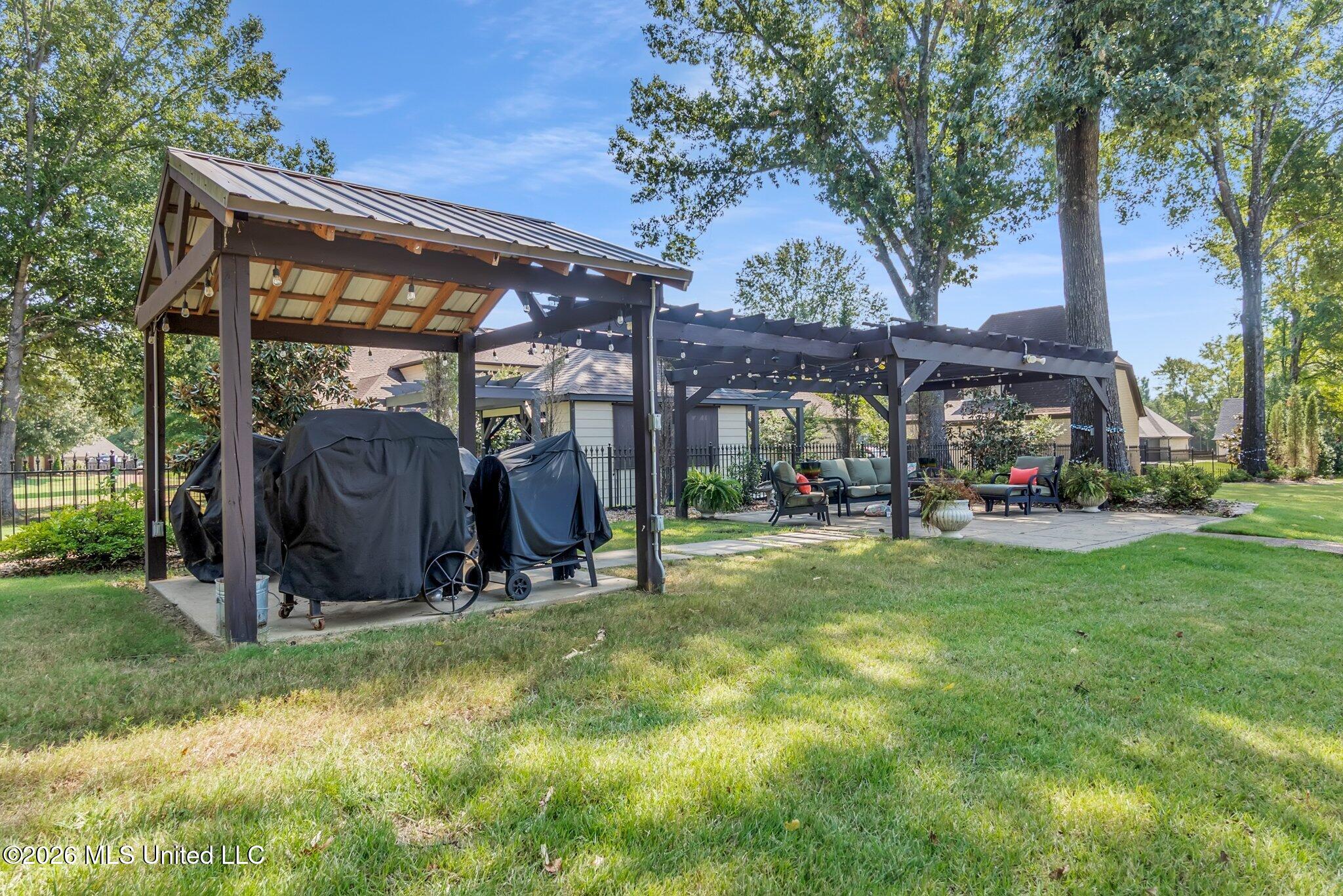 344 Surrey Loop Property Photo 53