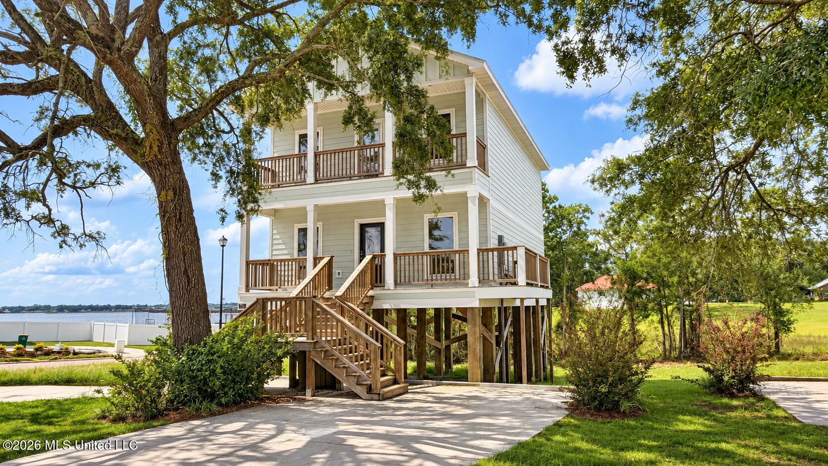 759 Baybreeze Drive Property Photo 1