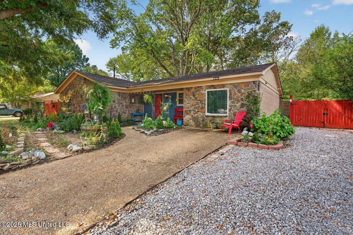 5591 Cherokee Drive Property Photo 2