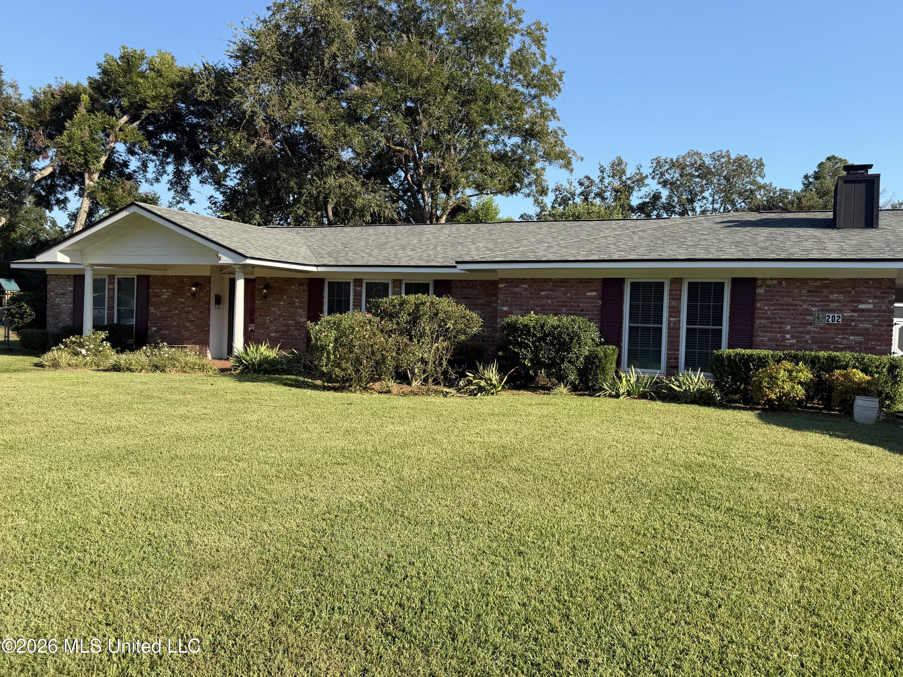 202 Jefferson Davis Boulevard Property Photo 1