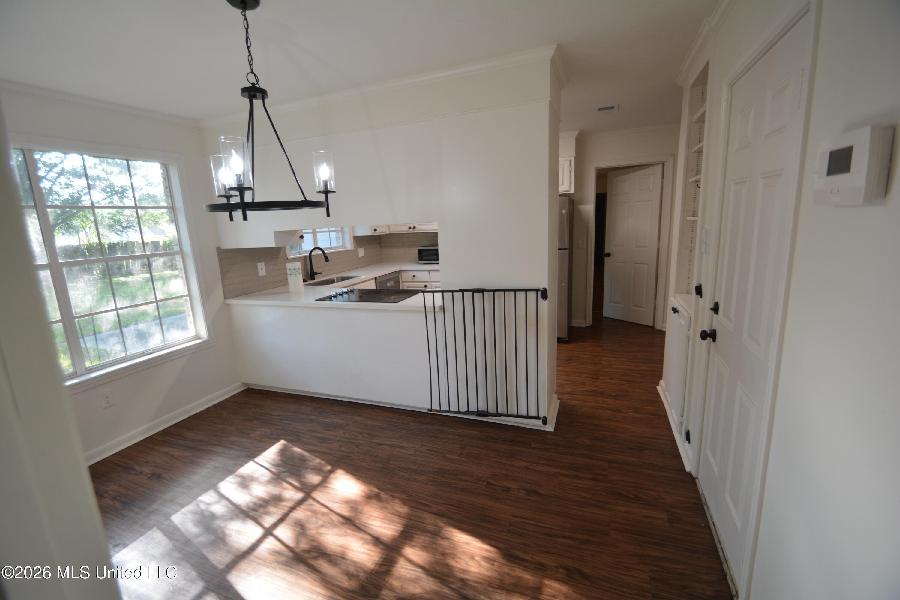 5170 Shirlwood Drive Property Photo 2