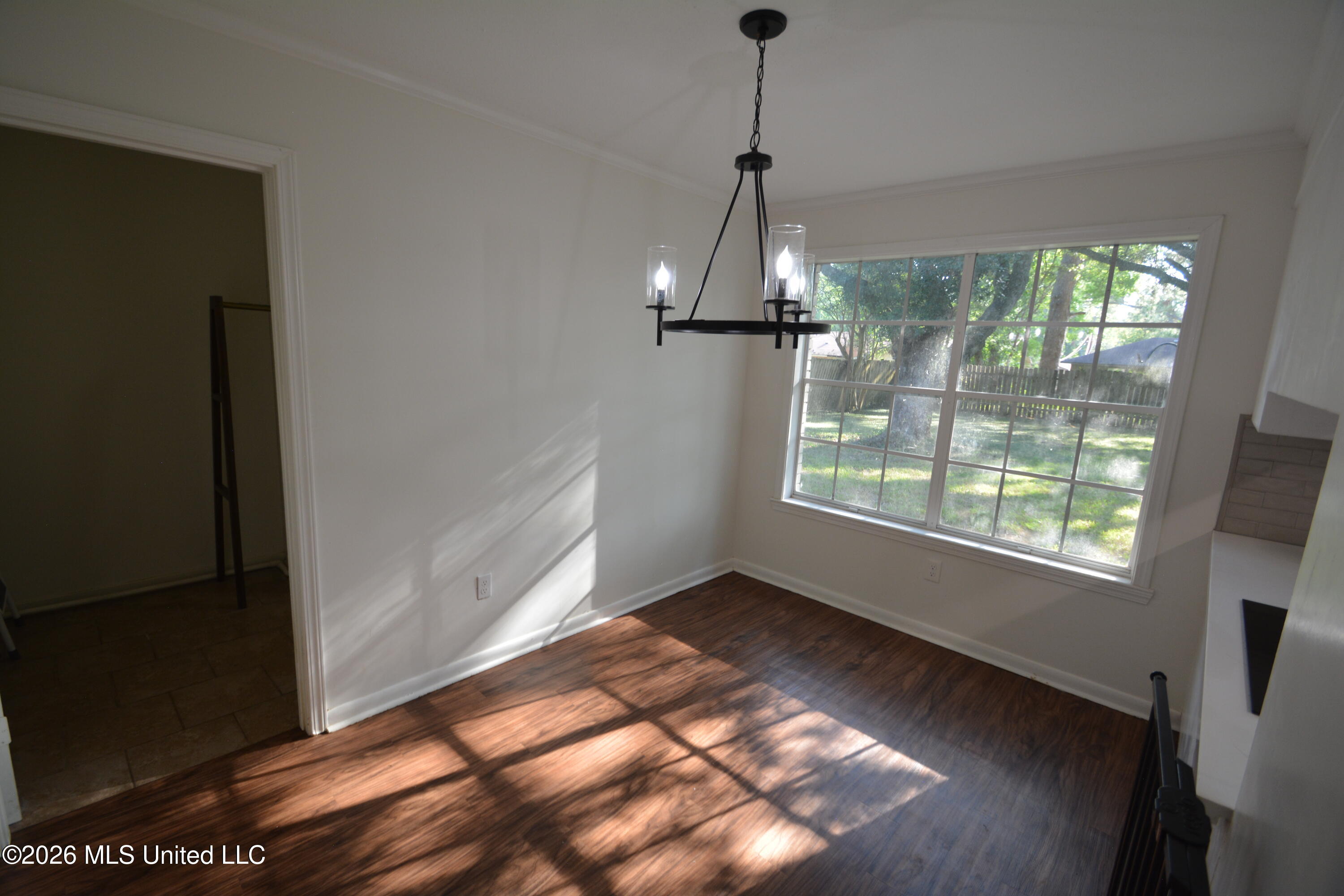 5170 Shirlwood Drive Property Photo 3