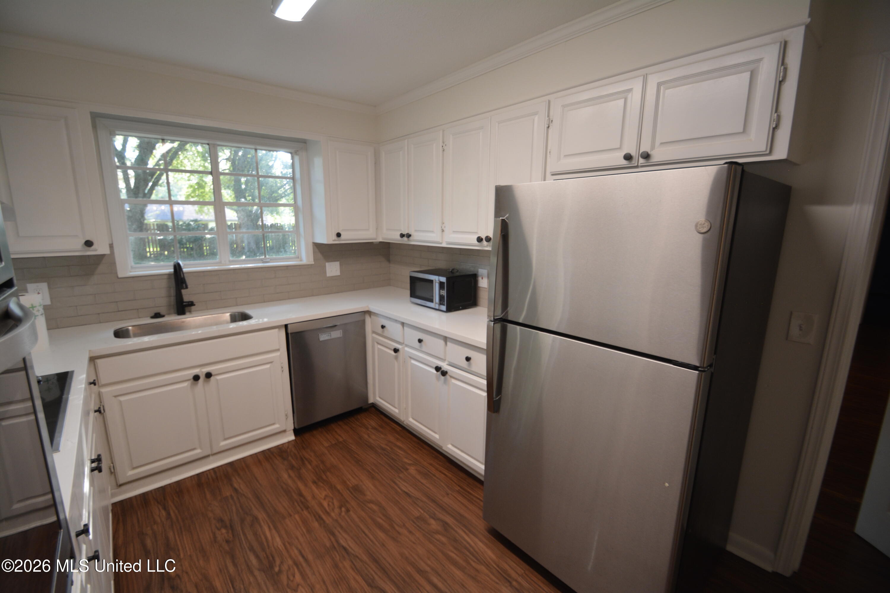 5170 Shirlwood Drive Property Photo 5