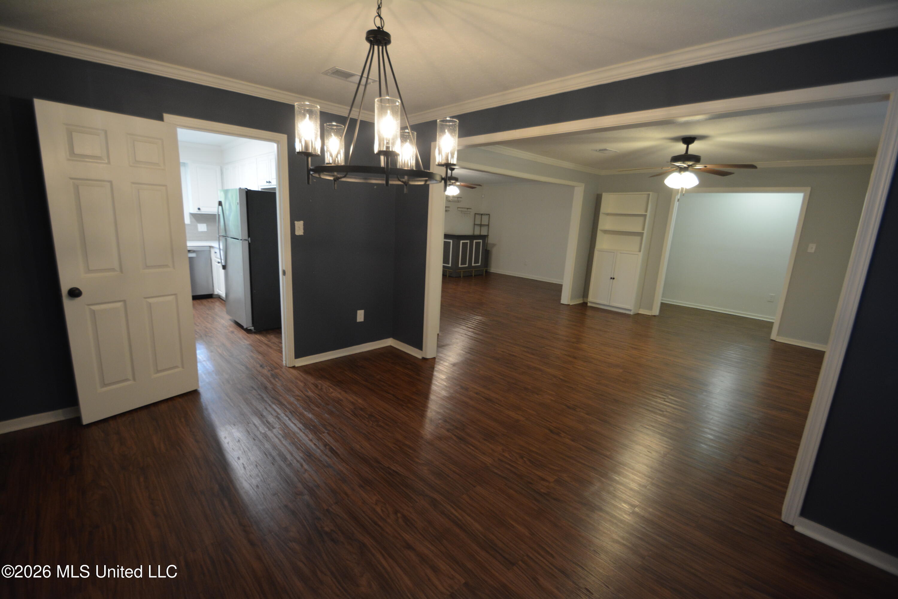 5170 Shirlwood Drive Property Photo 6