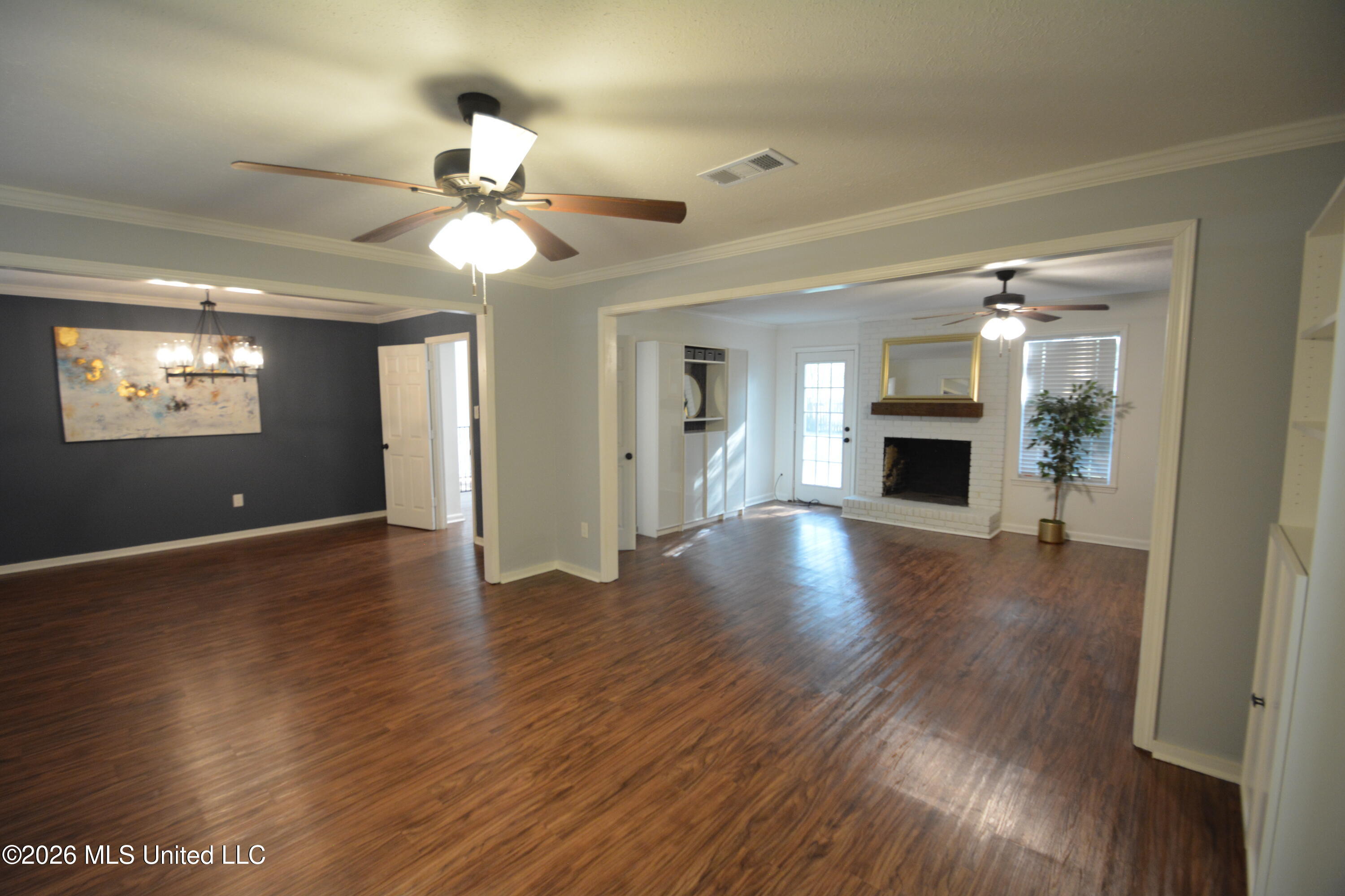 5170 Shirlwood Drive Property Photo 9