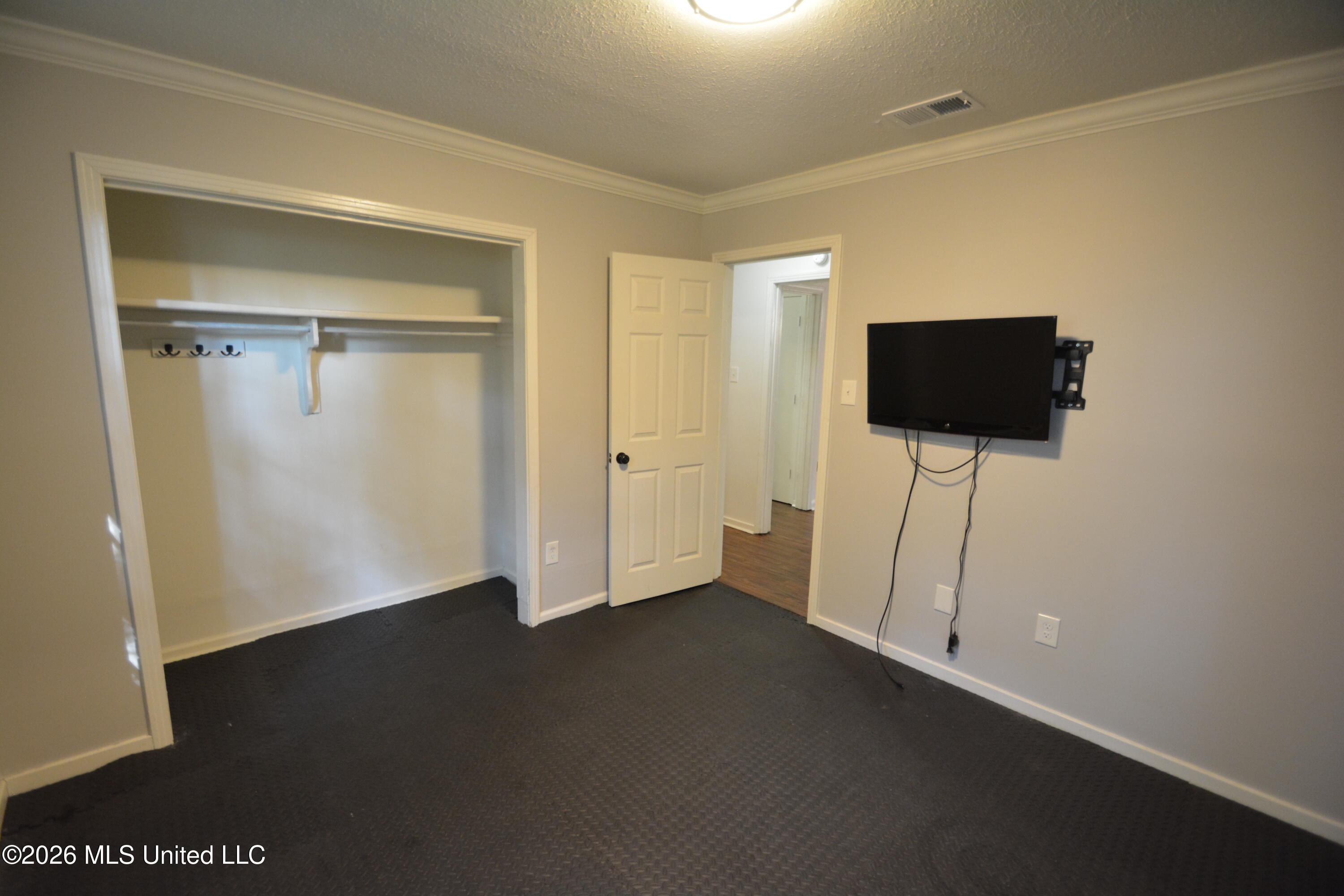 5170 Shirlwood Drive Property Photo 18