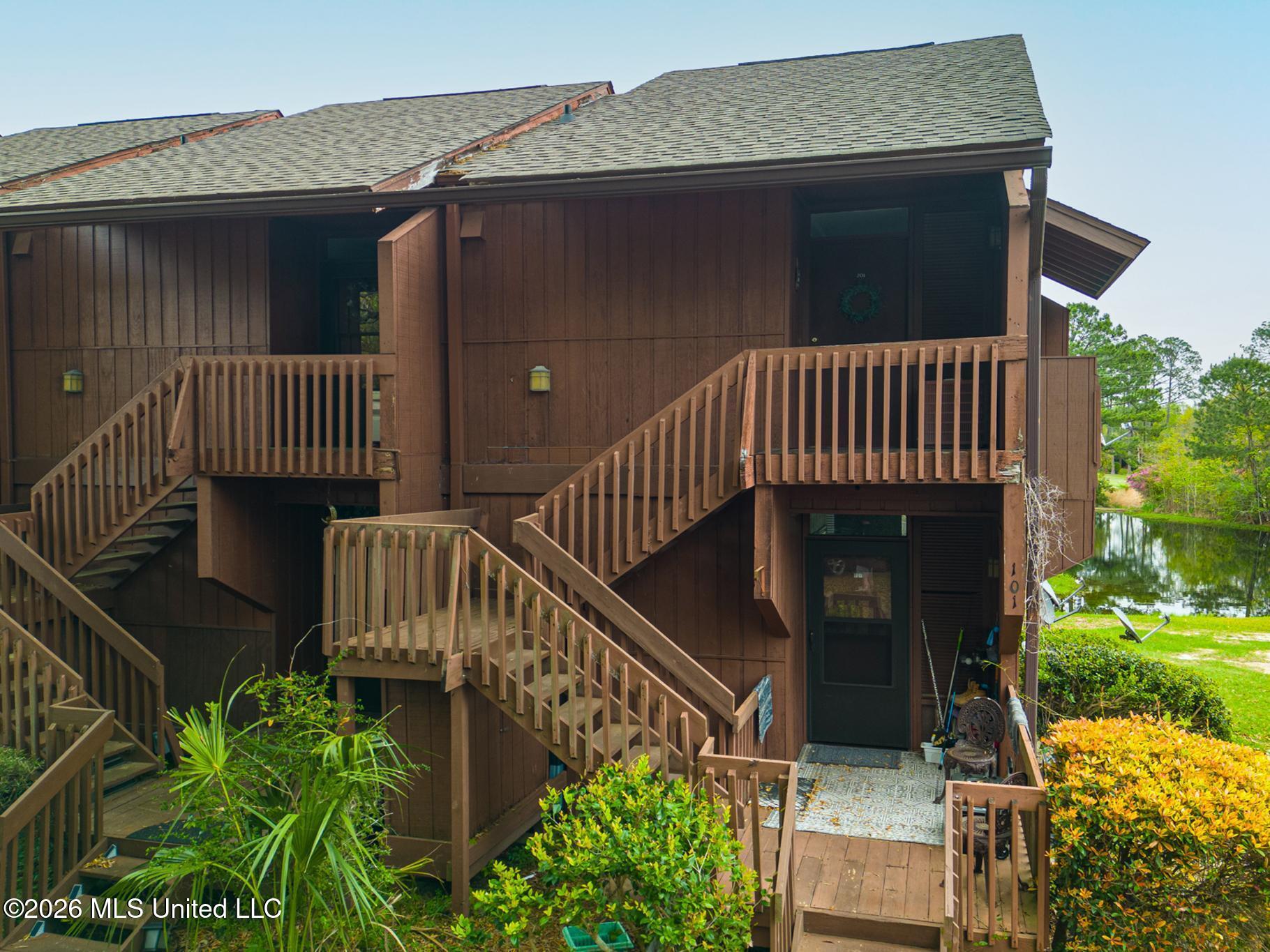201 Lakeside Villa Property Photo 1
