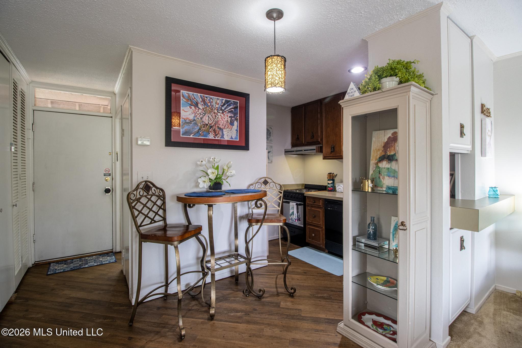201 Lakeside Villa Property Photo 8