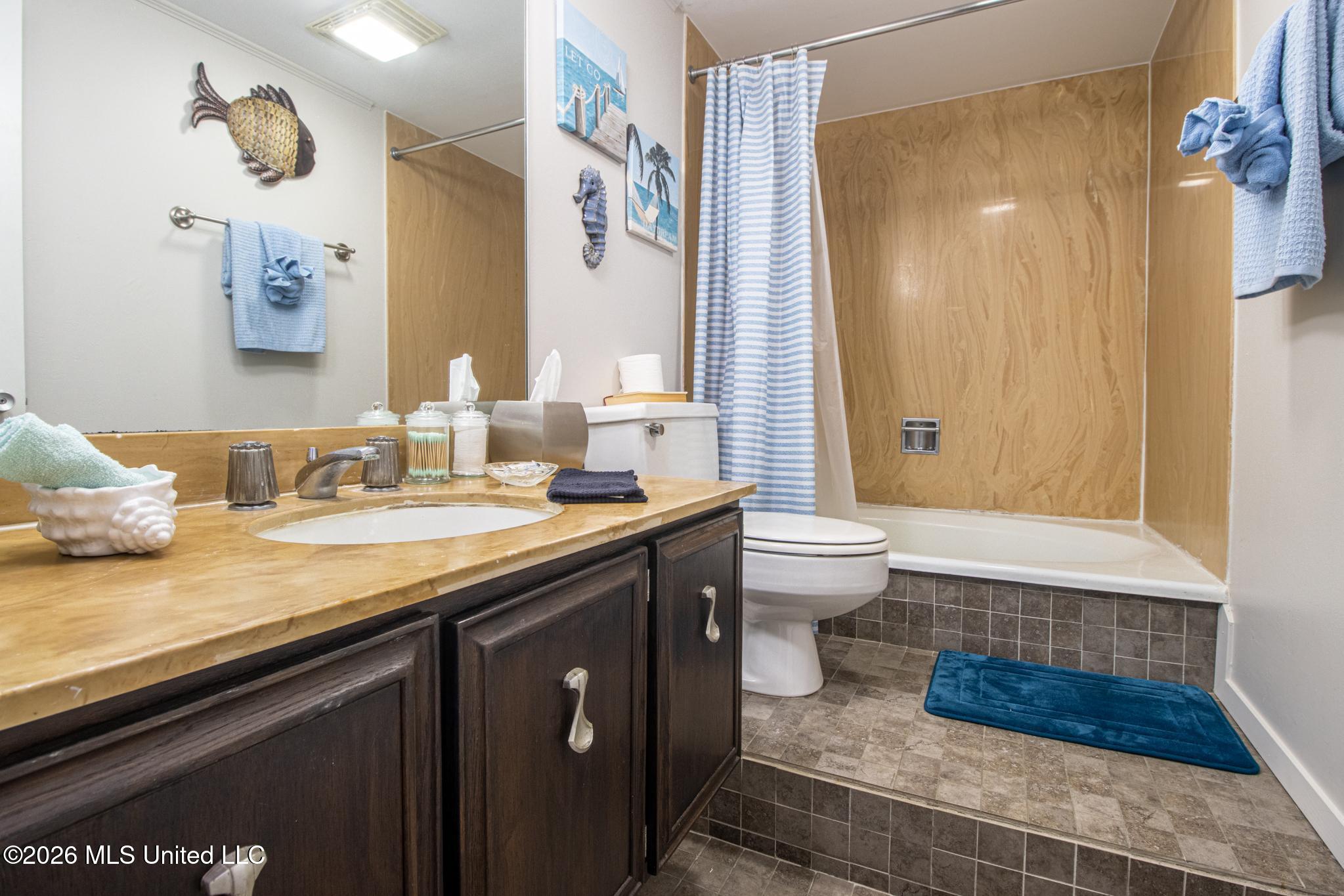 201 Lakeside Villa Property Photo 11