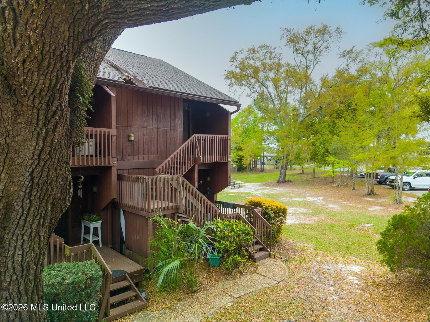 201 Lakeside Villa Property Photo 17