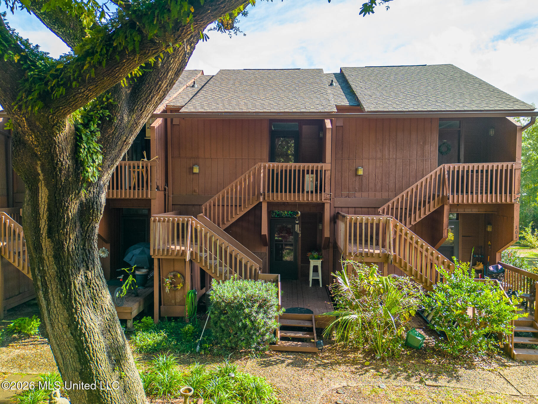 201 Lakeside Villa Property Photo 18