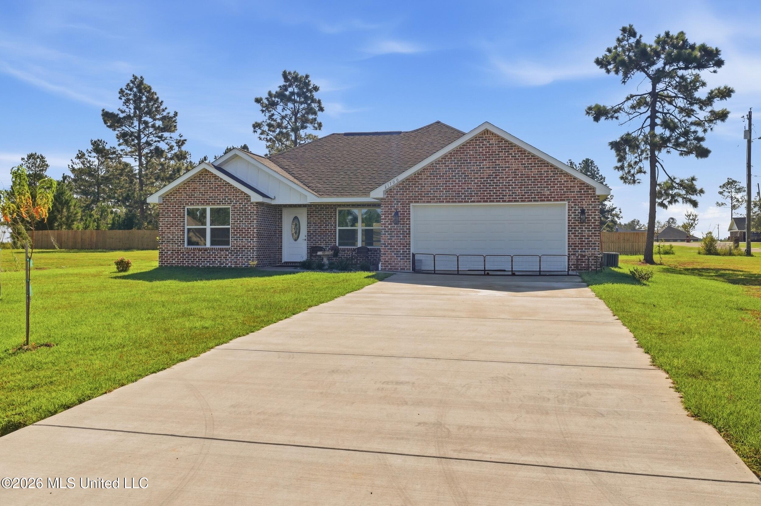 21700 E Edgewood Drive Property Photo 2