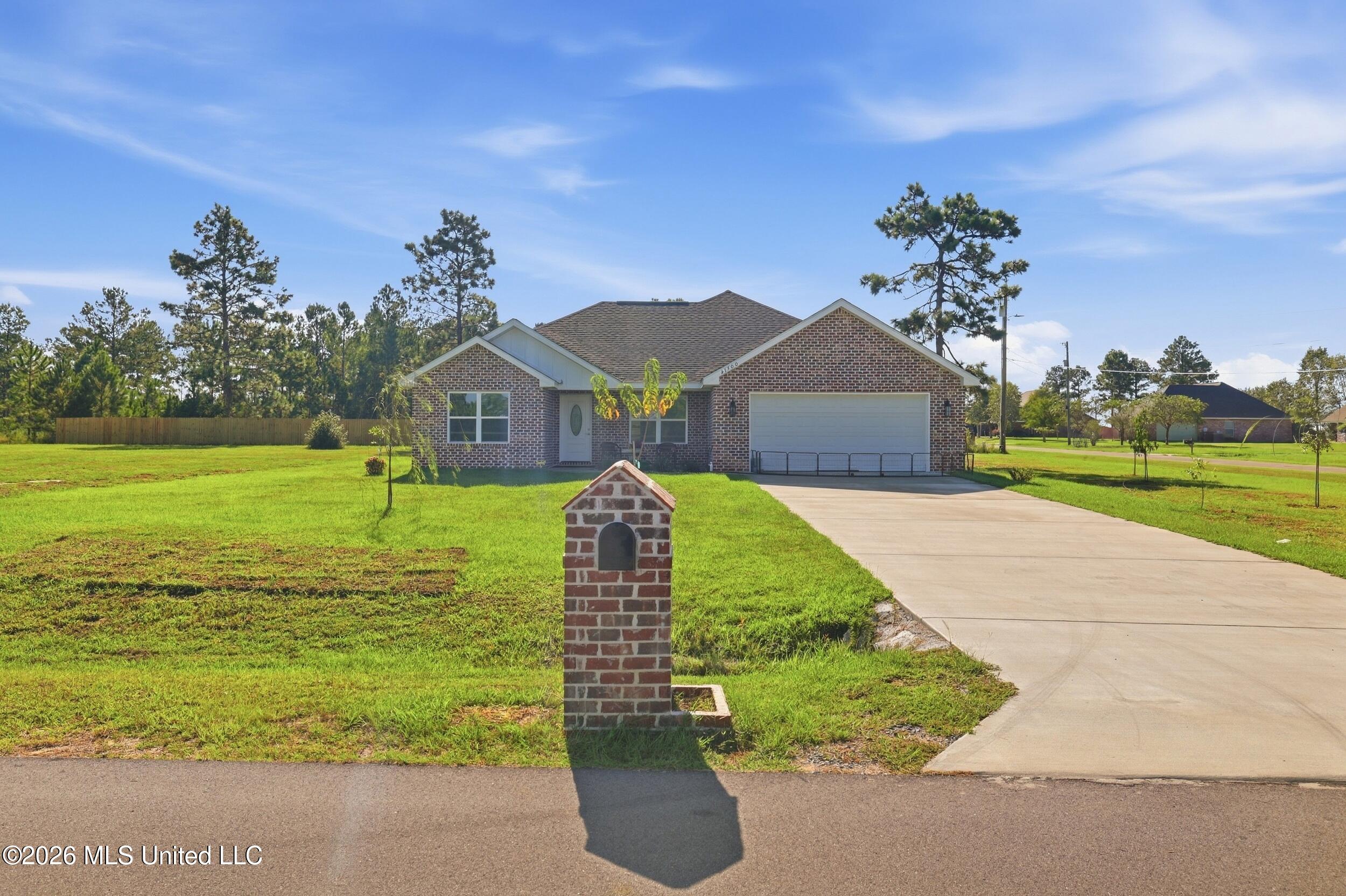 21700 E Edgewood Drive Property Photo 4