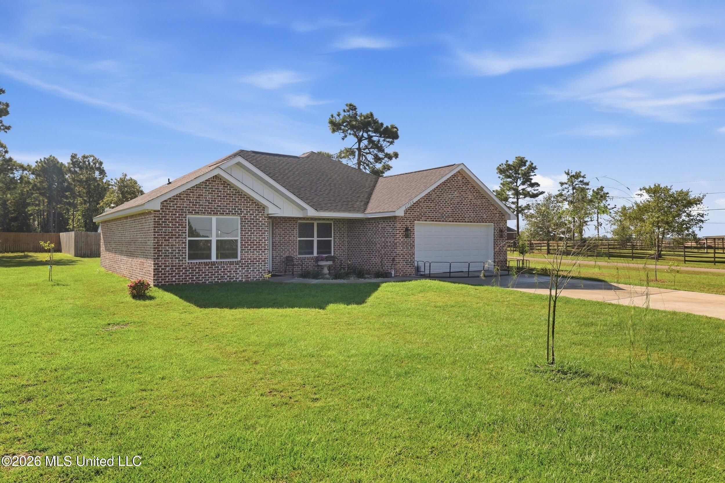 21700 E Edgewood Drive Property Photo 6