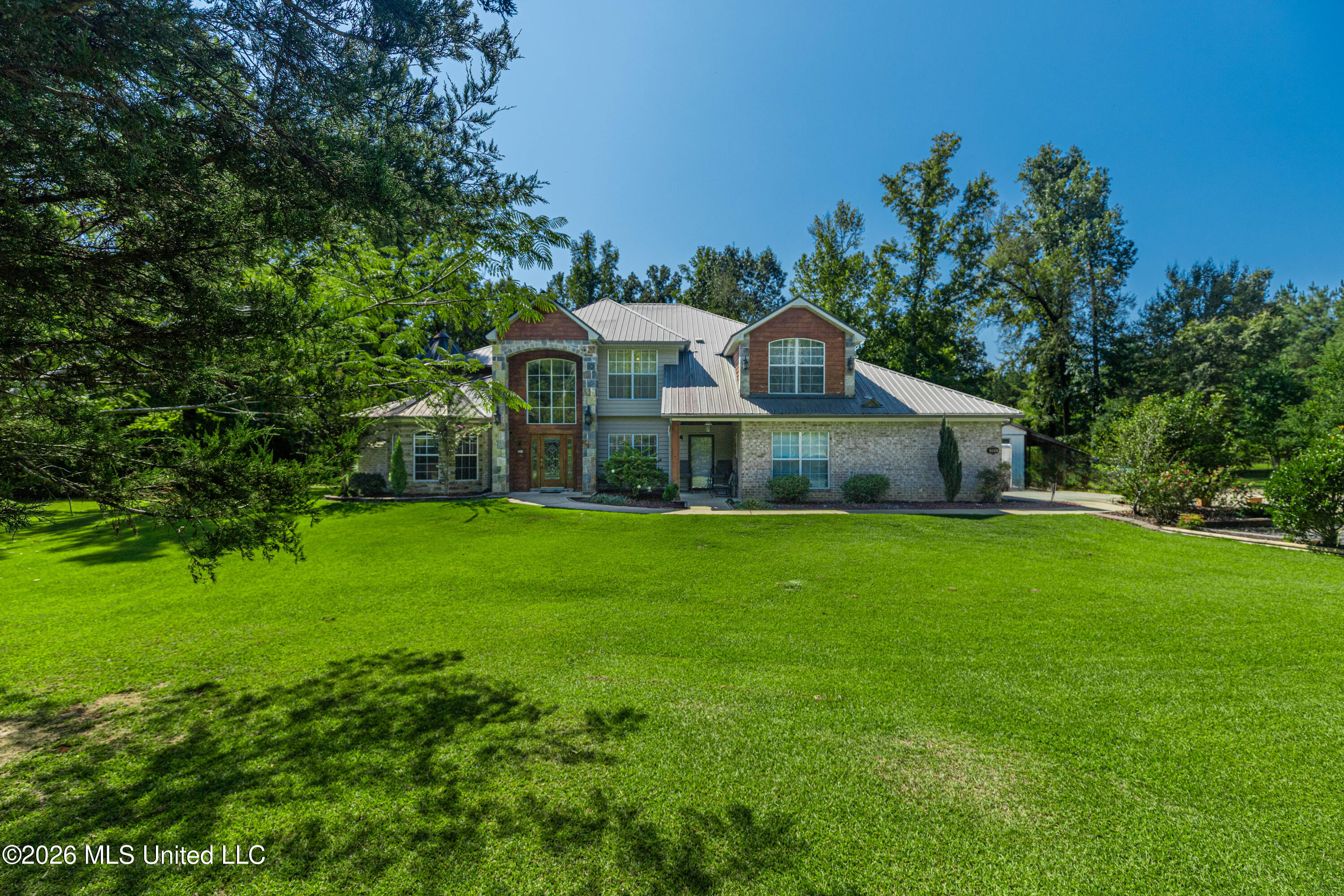 594 Basswood Cove Property Photo 1