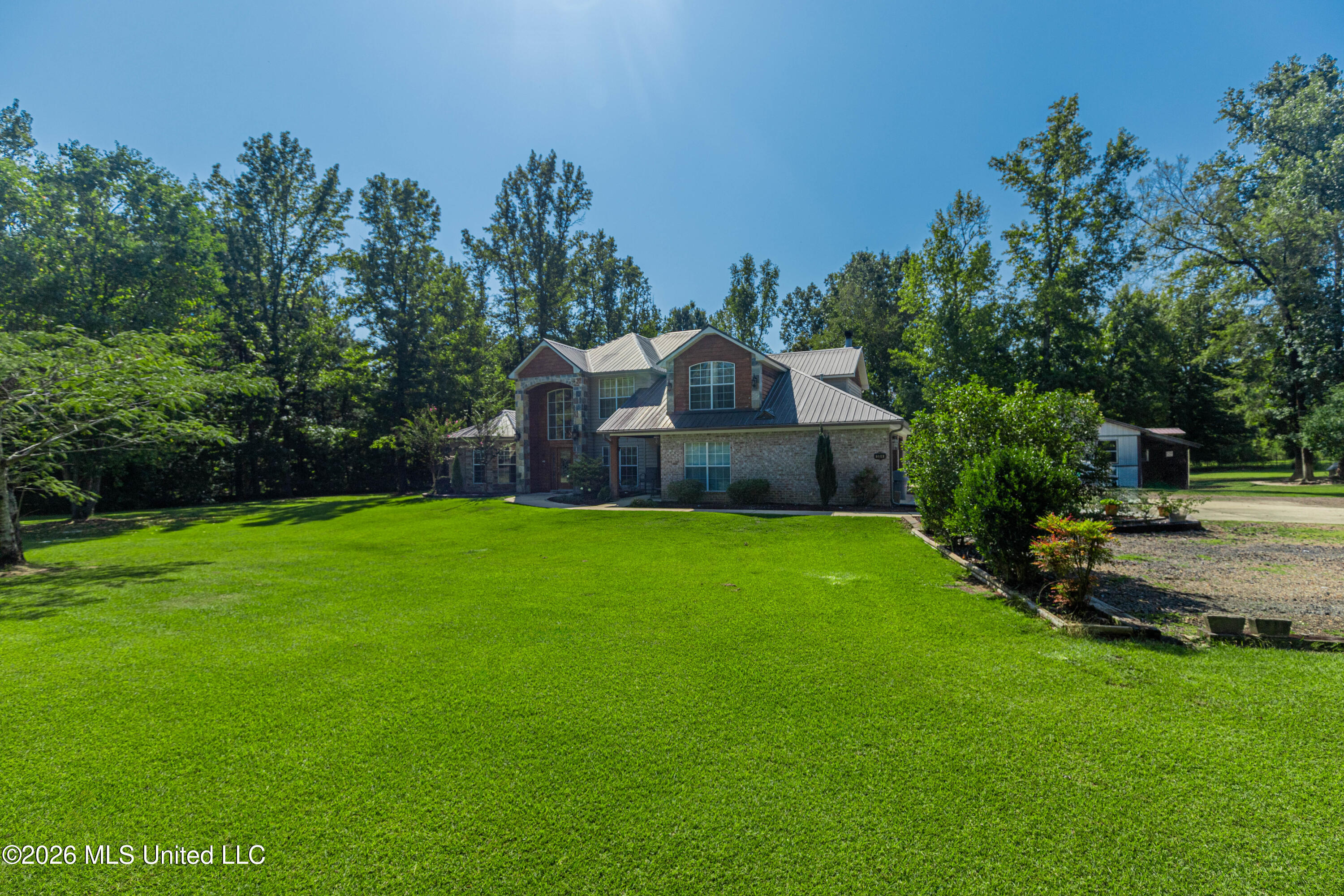 594 Basswood Cove Property Photo 2
