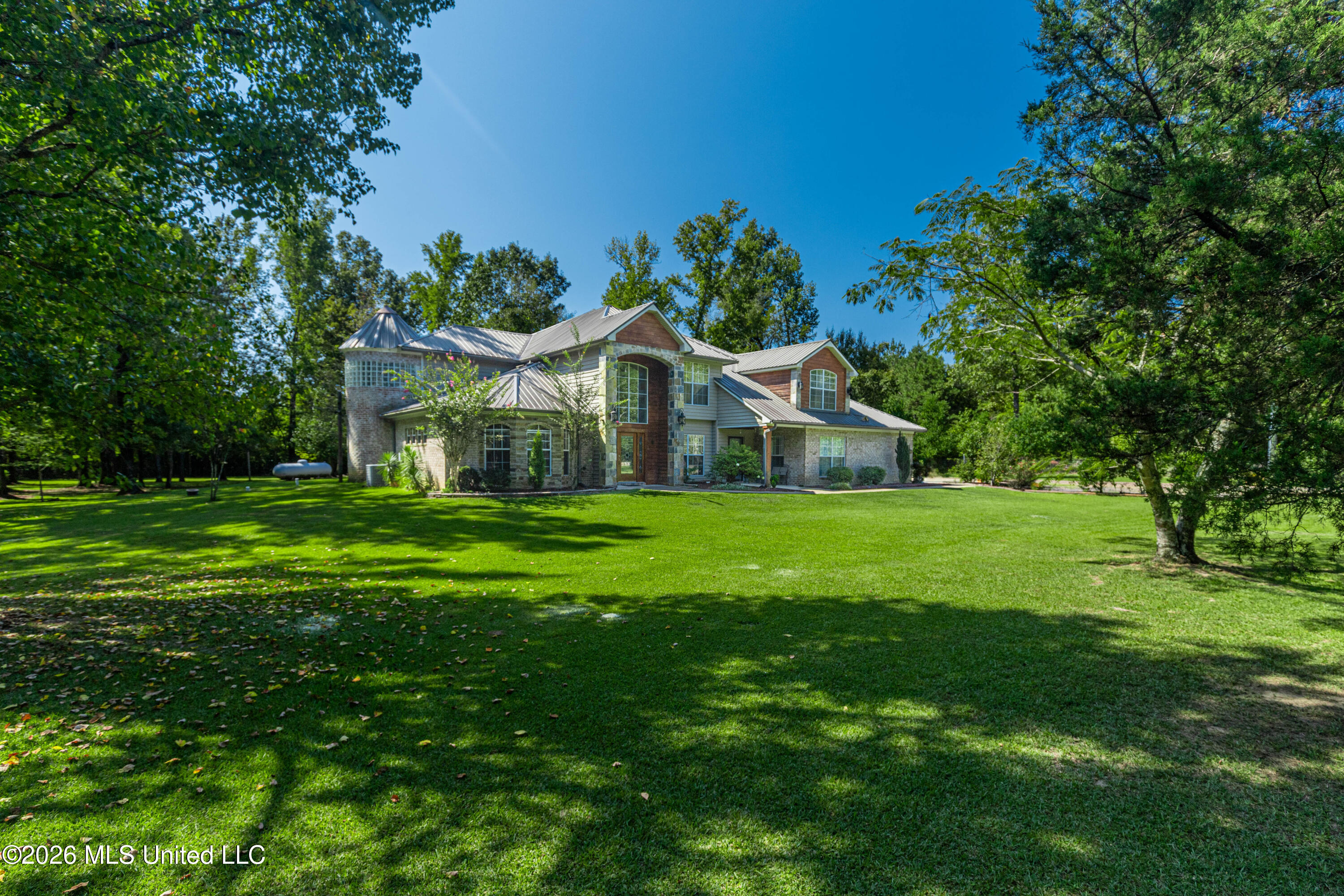 594 Basswood Cove Property Photo 3