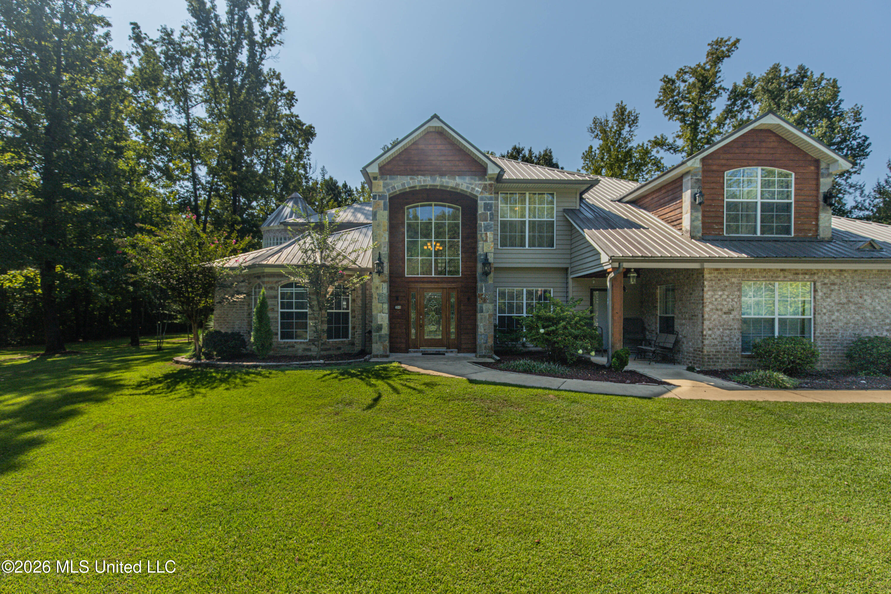 594 Basswood Cove Property Photo 4