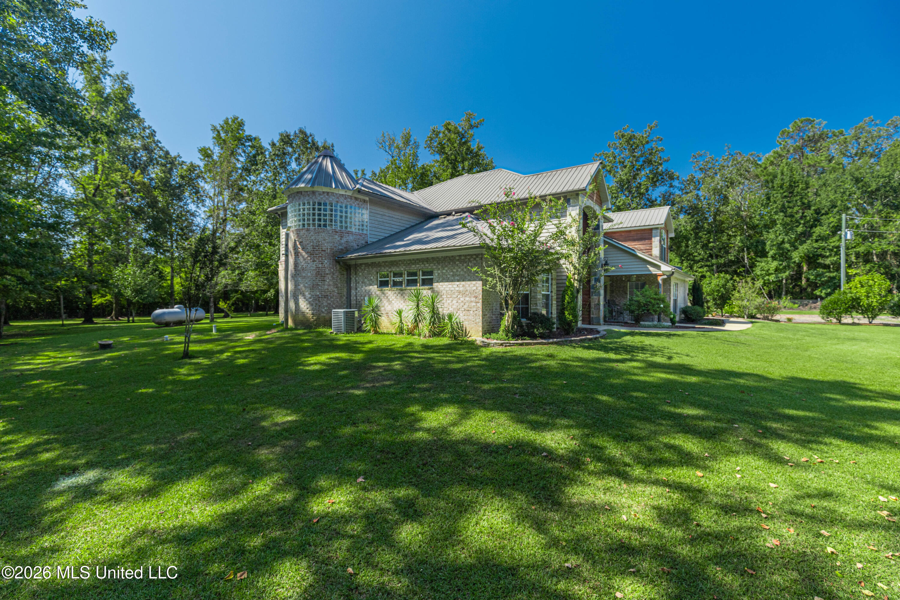 594 Basswood Cove Property Photo 9