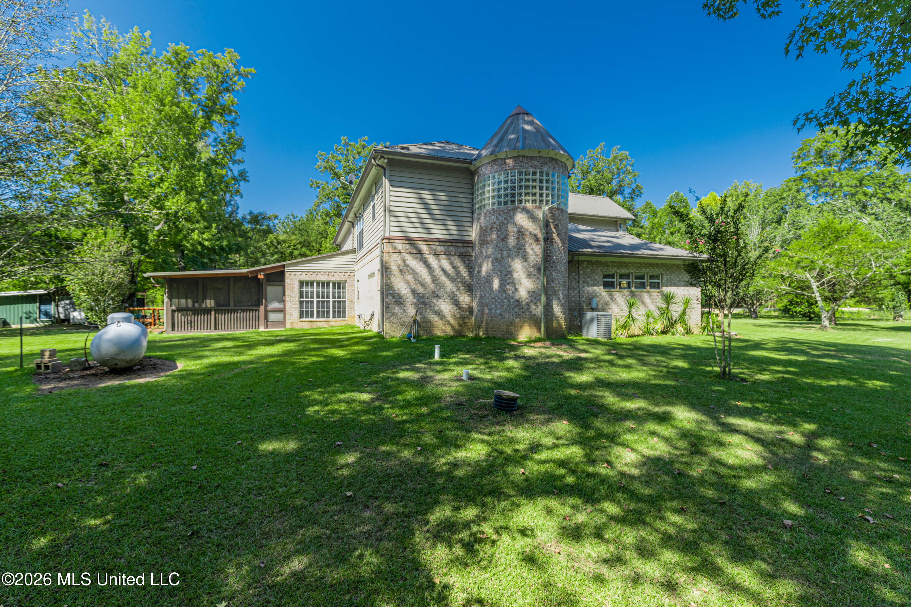594 Basswood Cove Property Photo 10