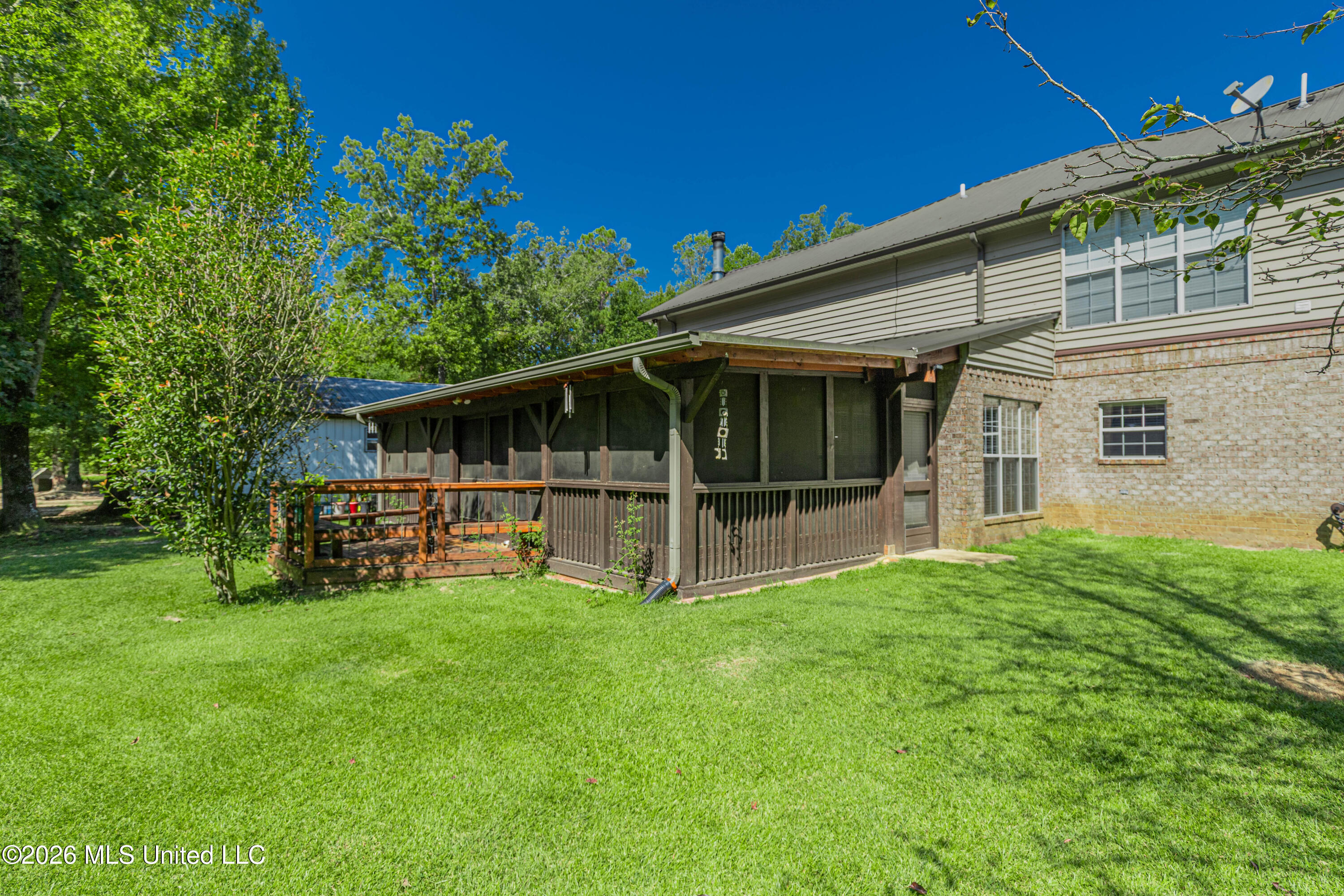 594 Basswood Cove Property Photo 12