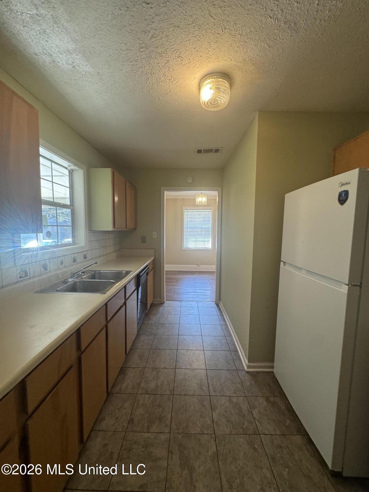 250 Winfield Street Property Photo 6