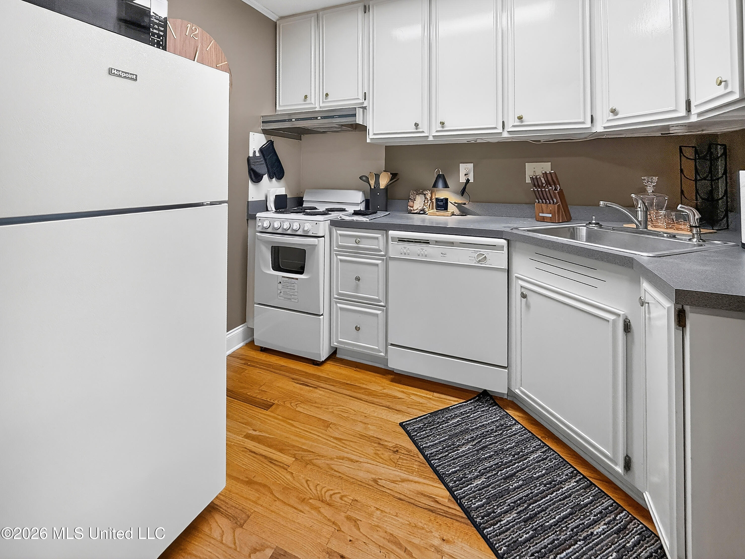 217 Lakeside Villa Property Photo 8
