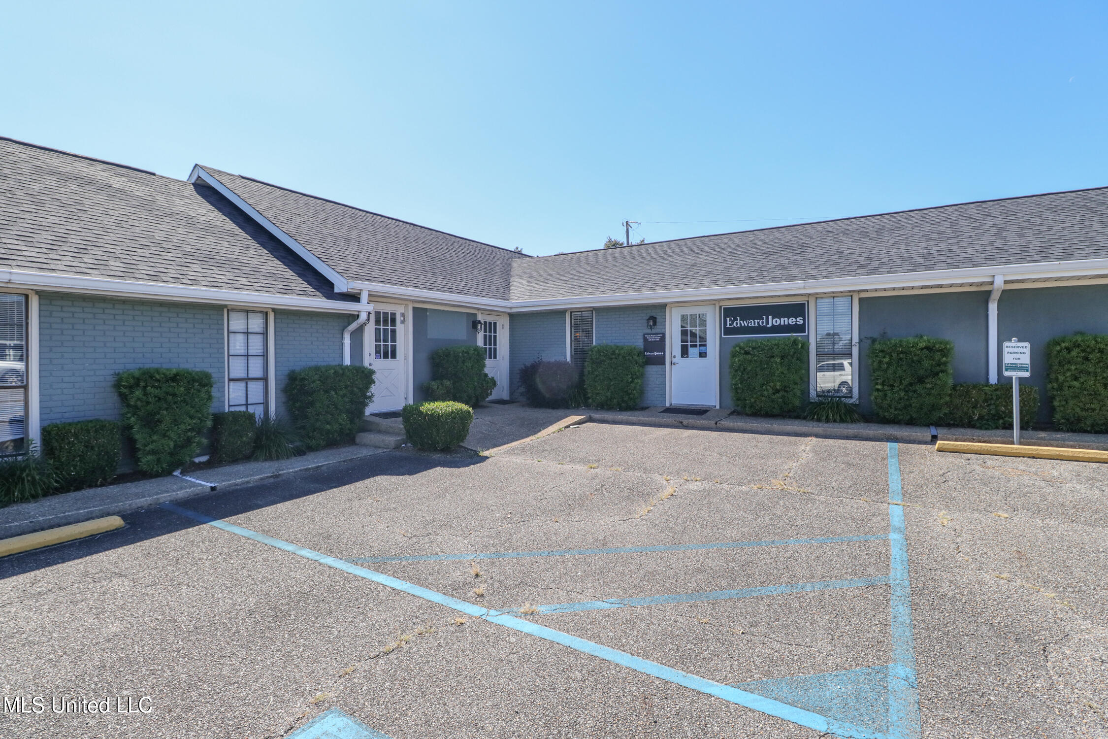 15465 Oak Lane Property Photo 1