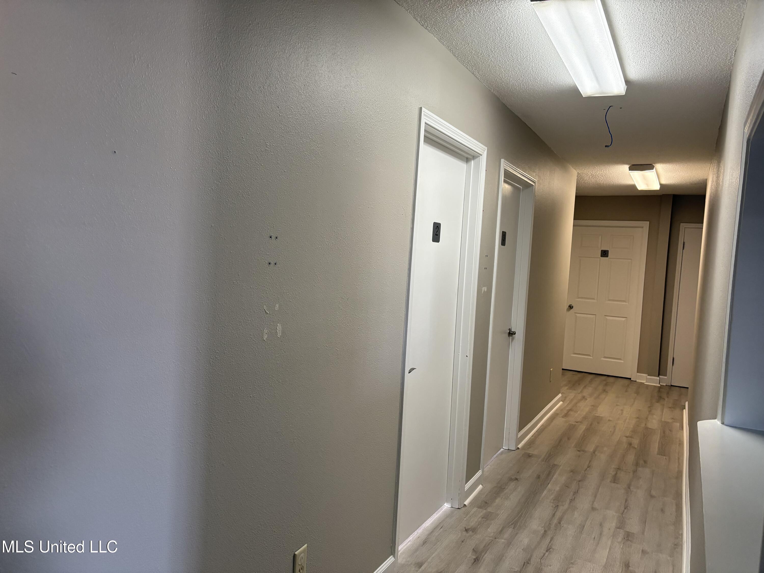 15465 Oak Lane Property Photo 7