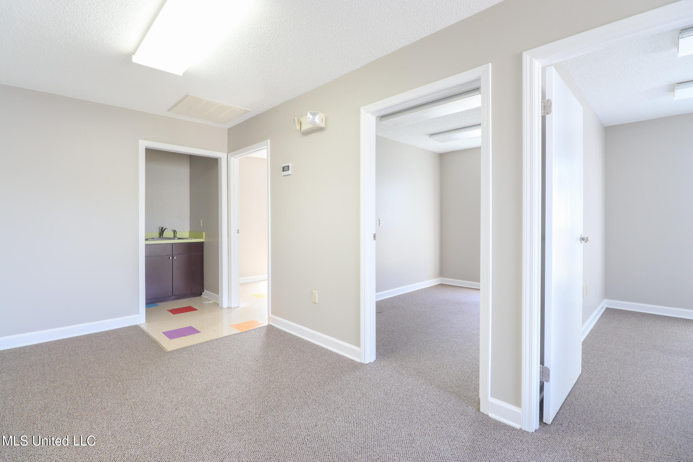 15465 Oak Lane Property Photo 8