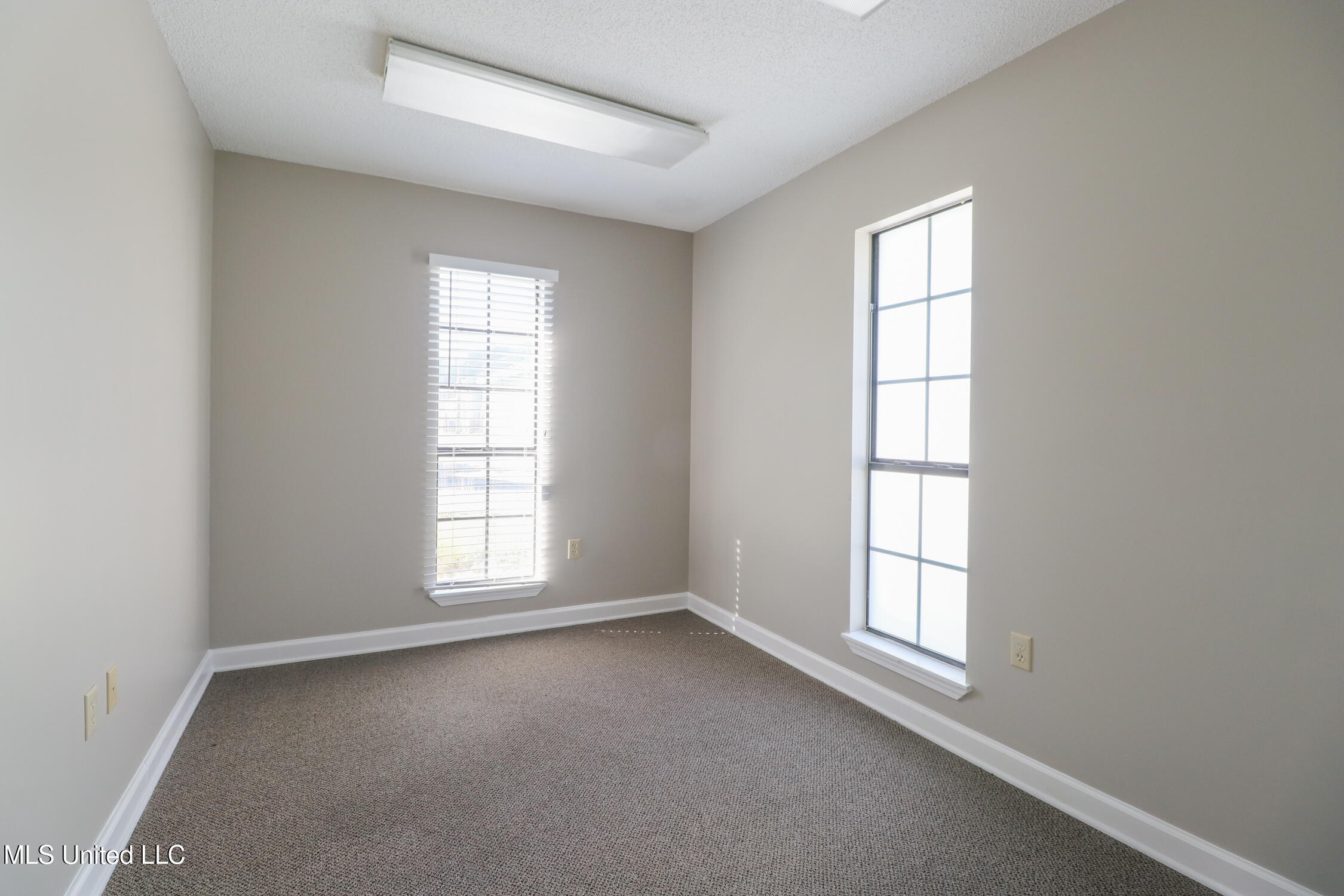 15465 Oak Lane Property Photo 9