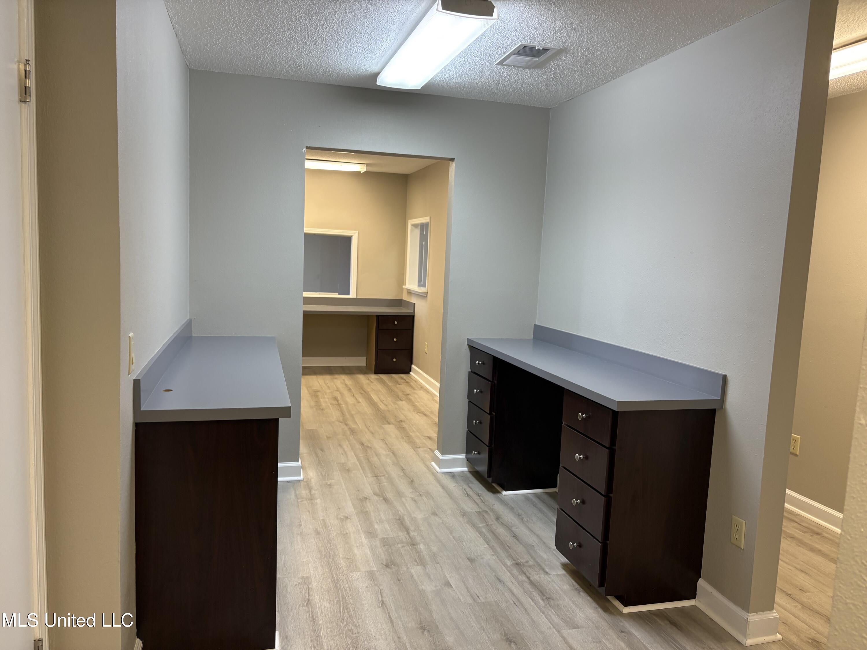 15465 Oak Lane Property Photo 11