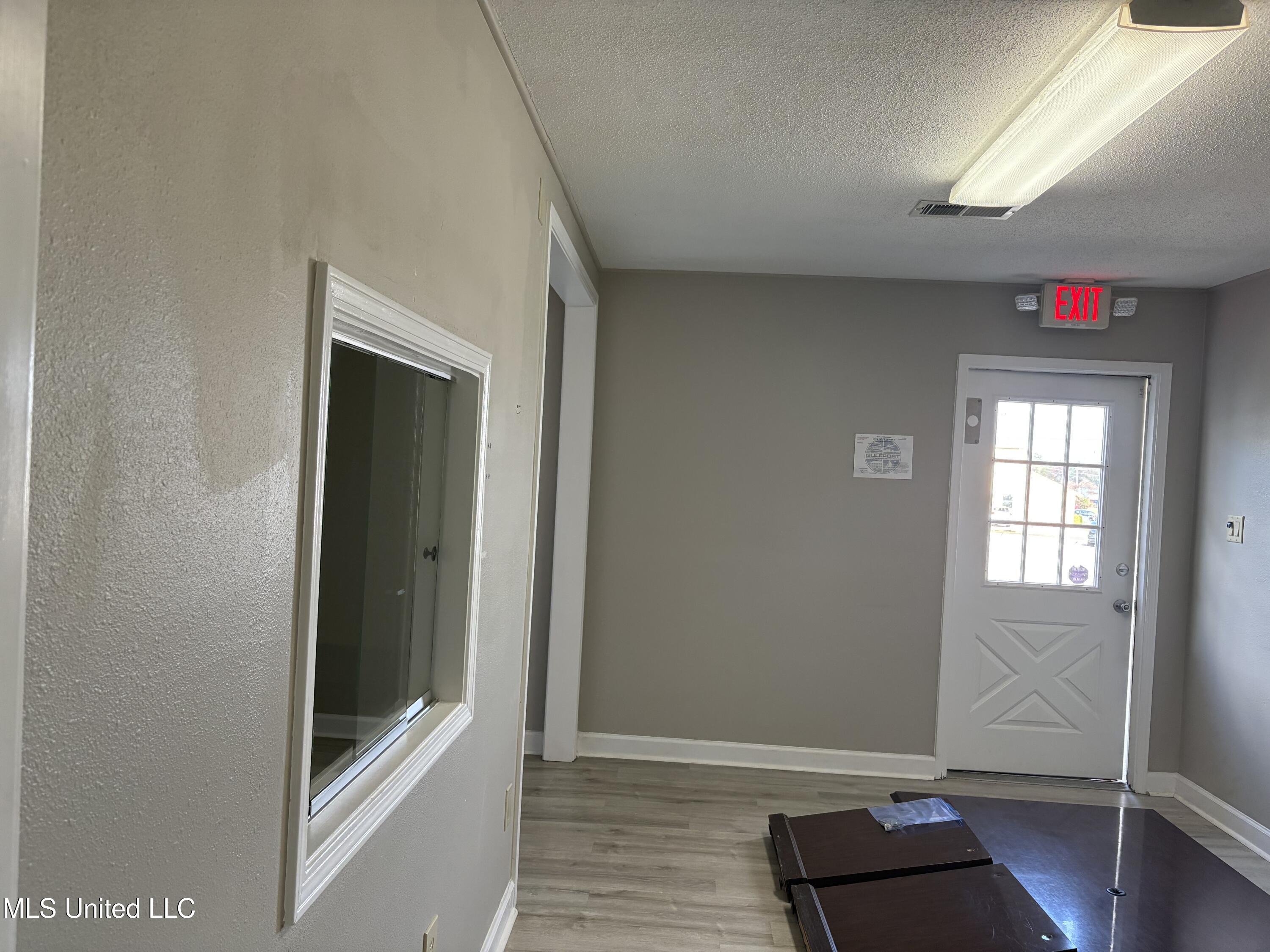 15465 Oak Lane Property Photo 12