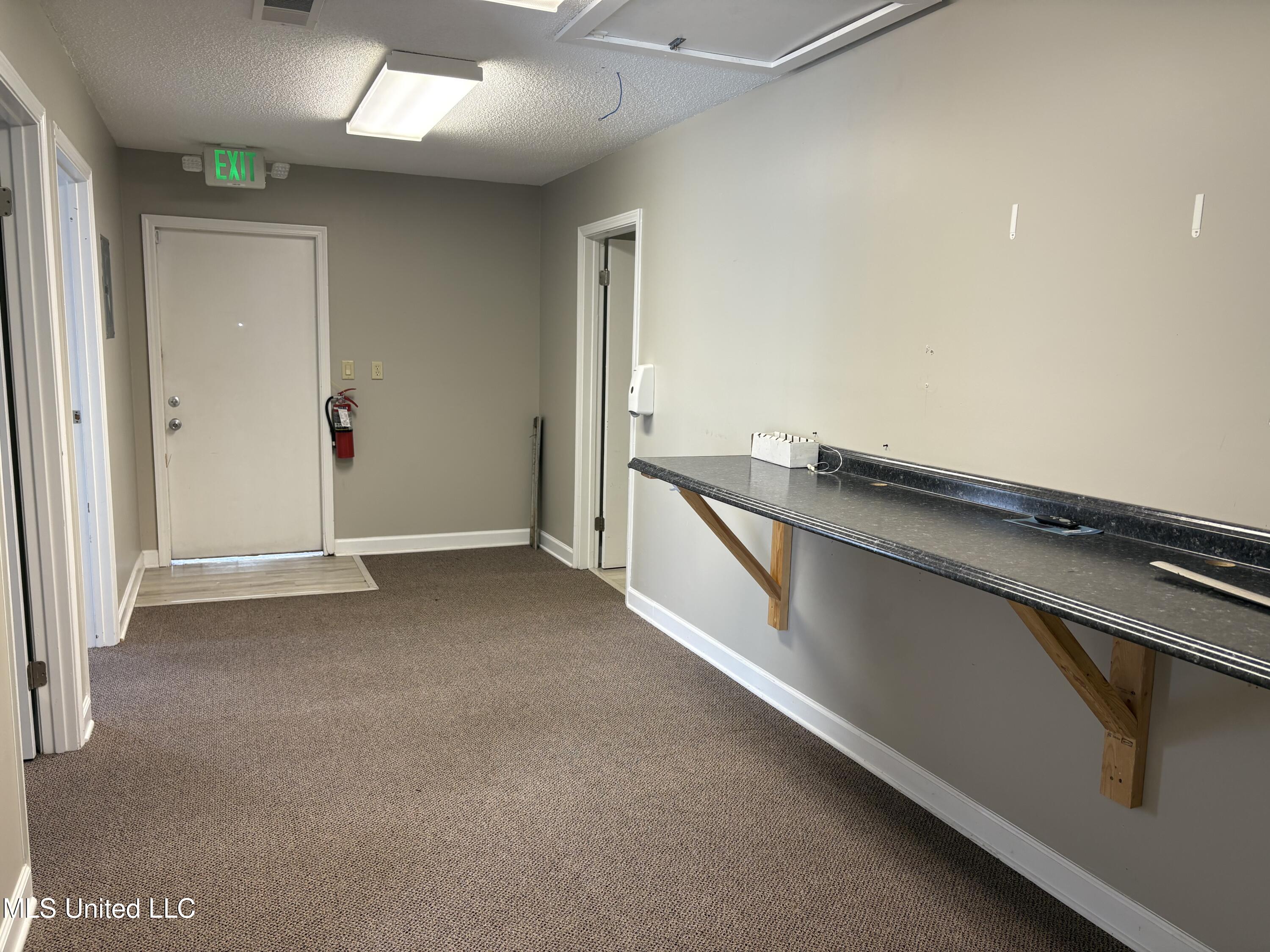 15465 Oak Lane Property Photo 13