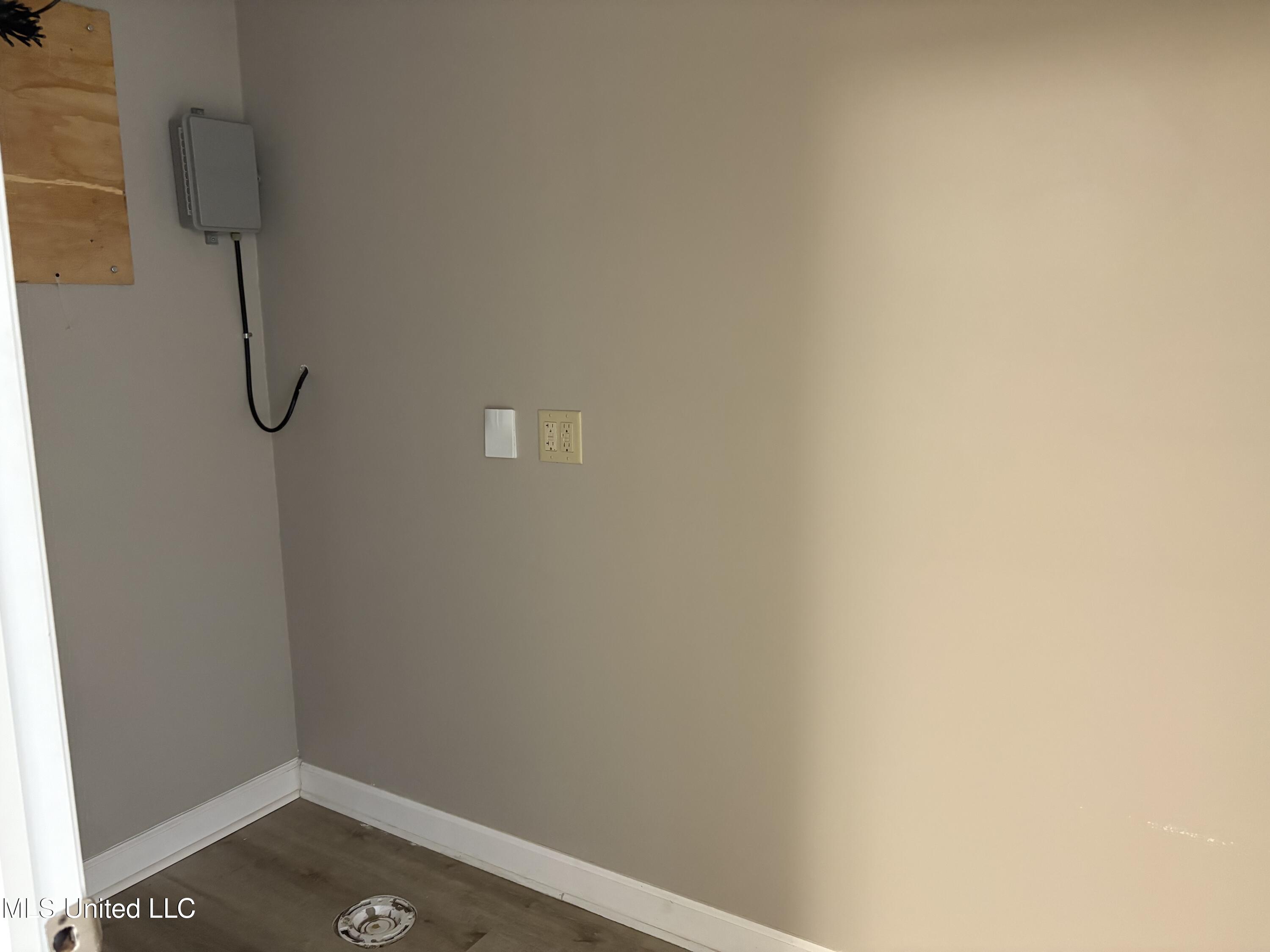 15465 Oak Lane Property Photo 14