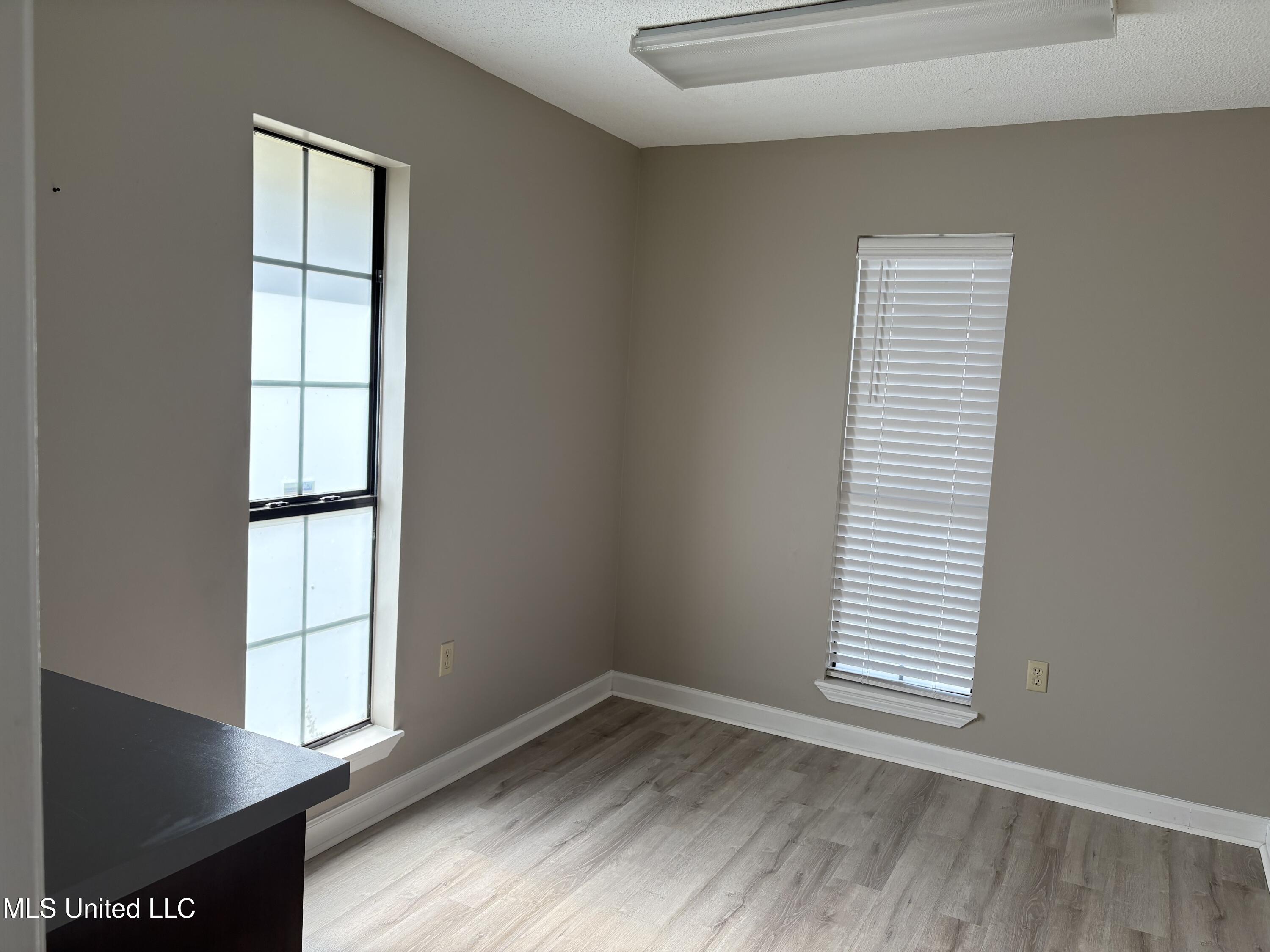 15465 Oak Lane Property Photo 15