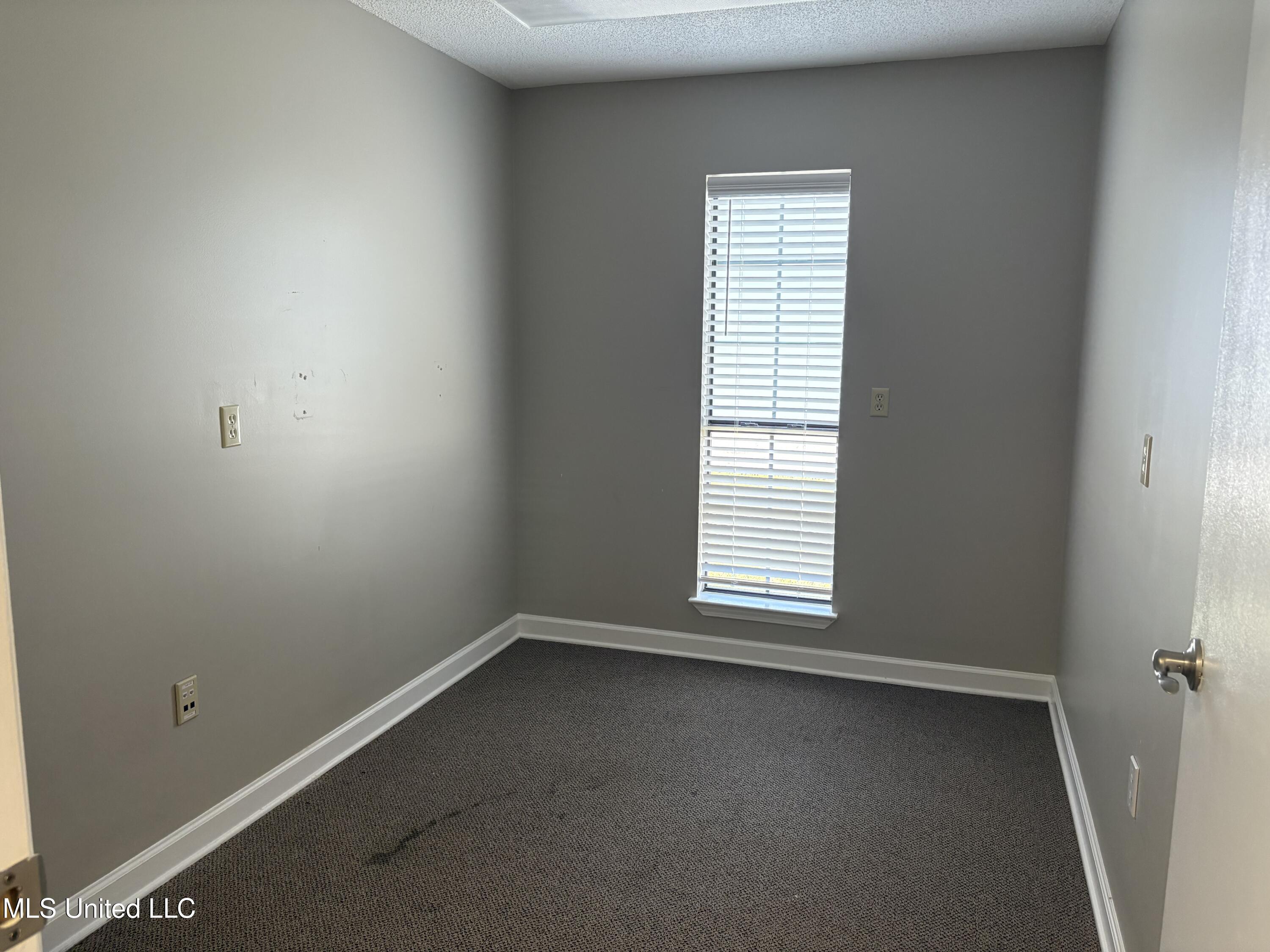 15465 Oak Lane Property Photo 16