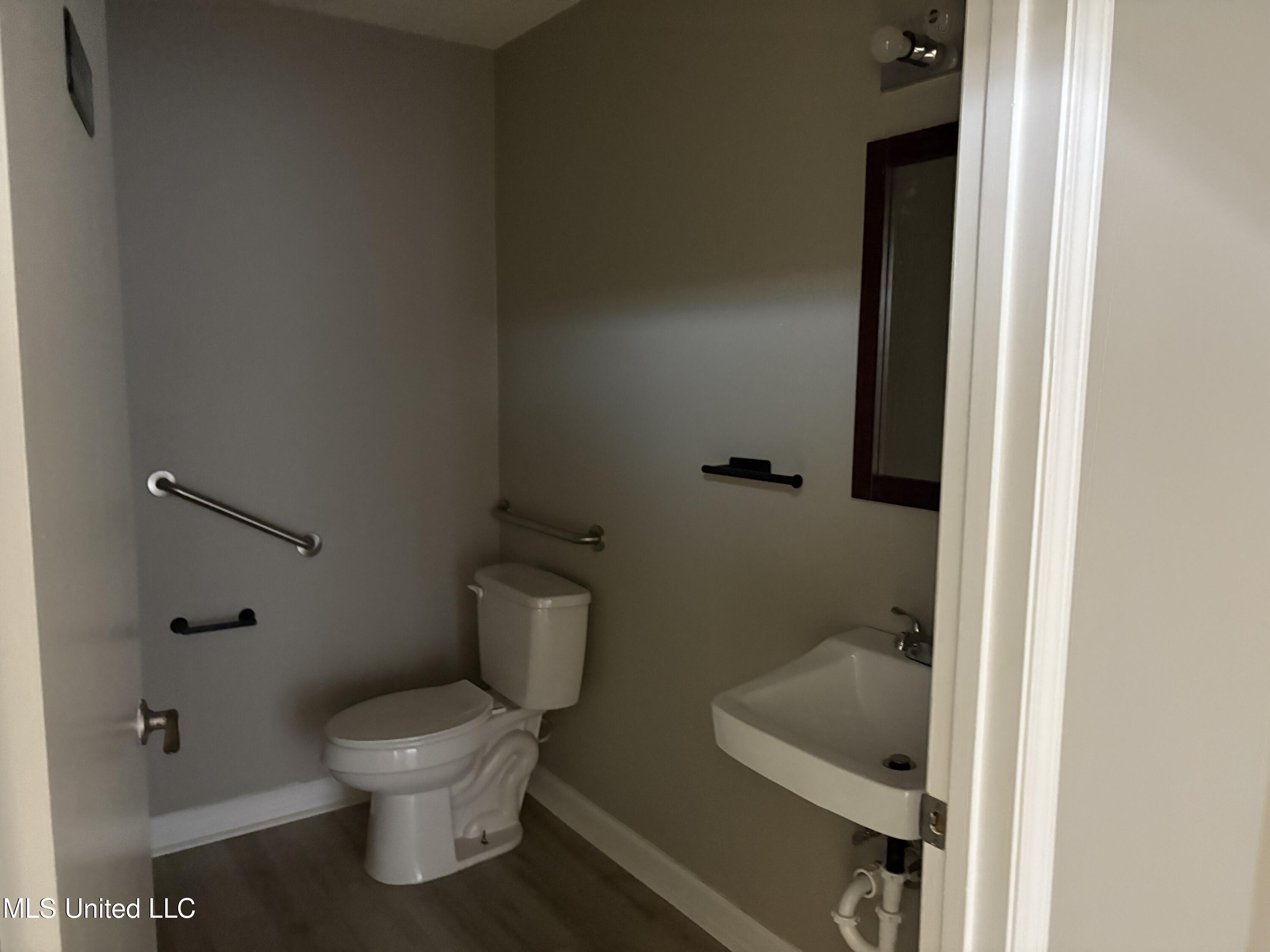 15465 Oak Lane Property Photo 19