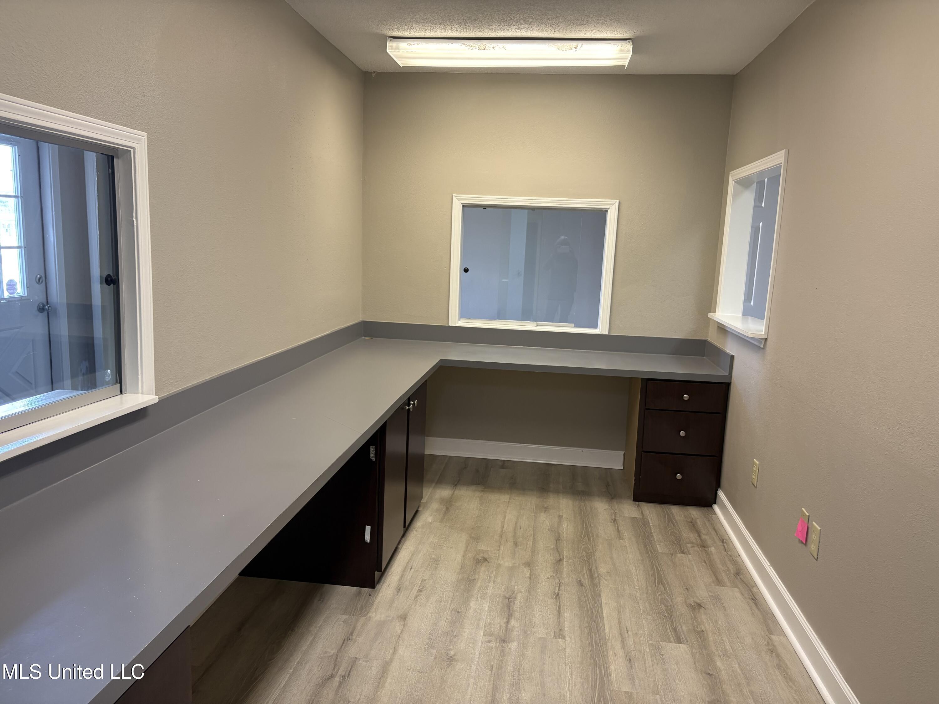 15465 Oak Lane Property Photo 22