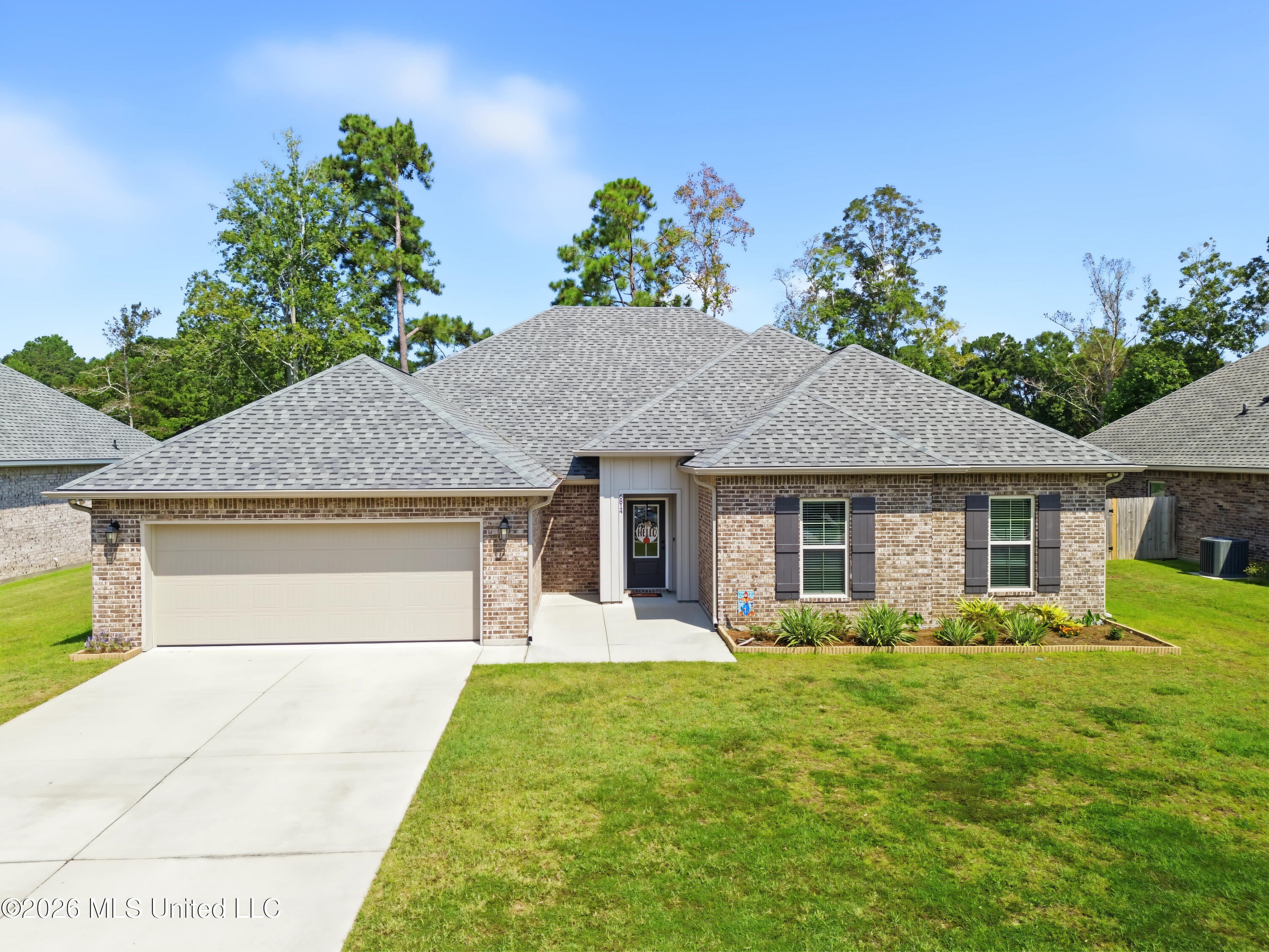 6814 Rolling Green Drive Property Photo 1