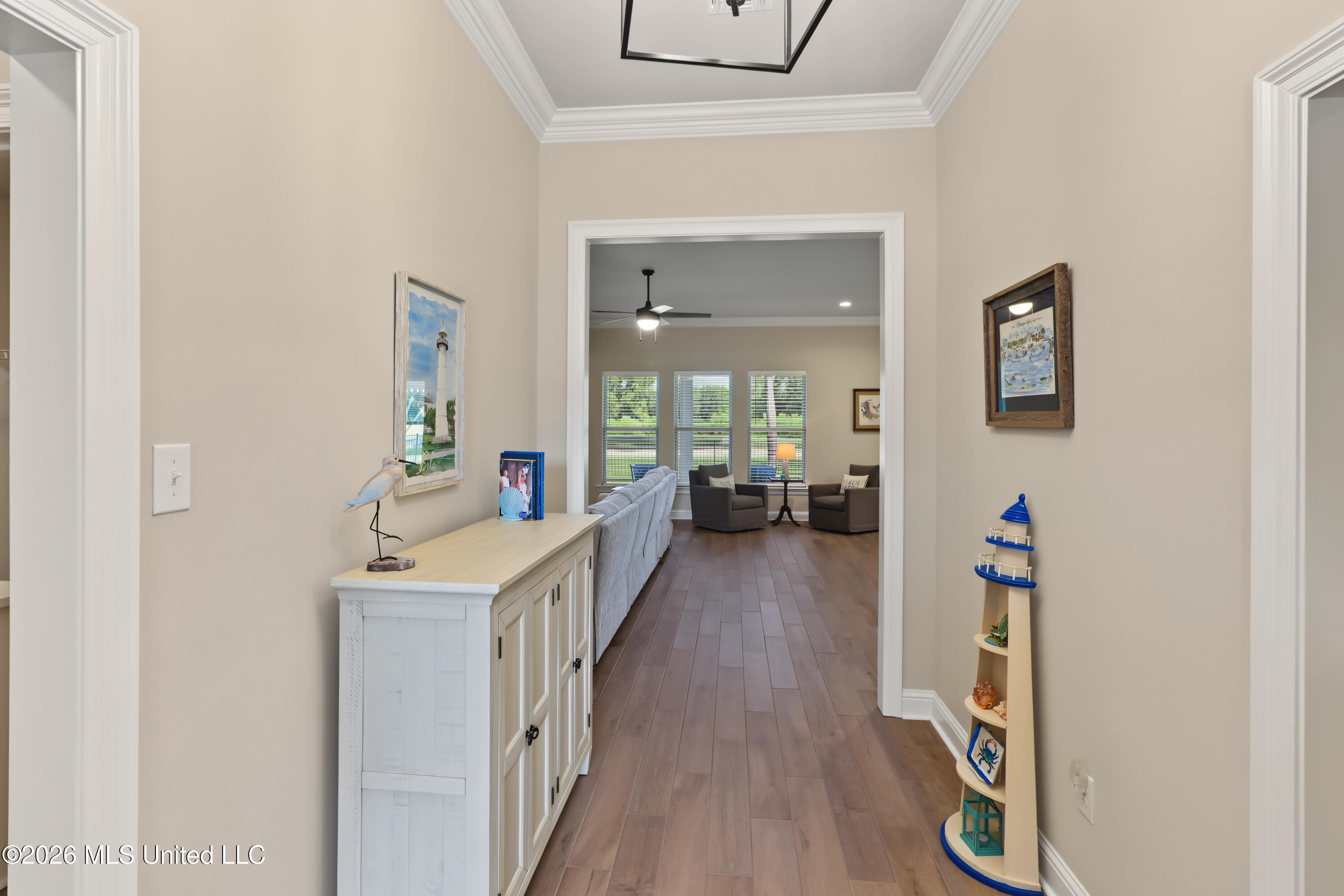 6814 Rolling Green Drive Property Photo 2