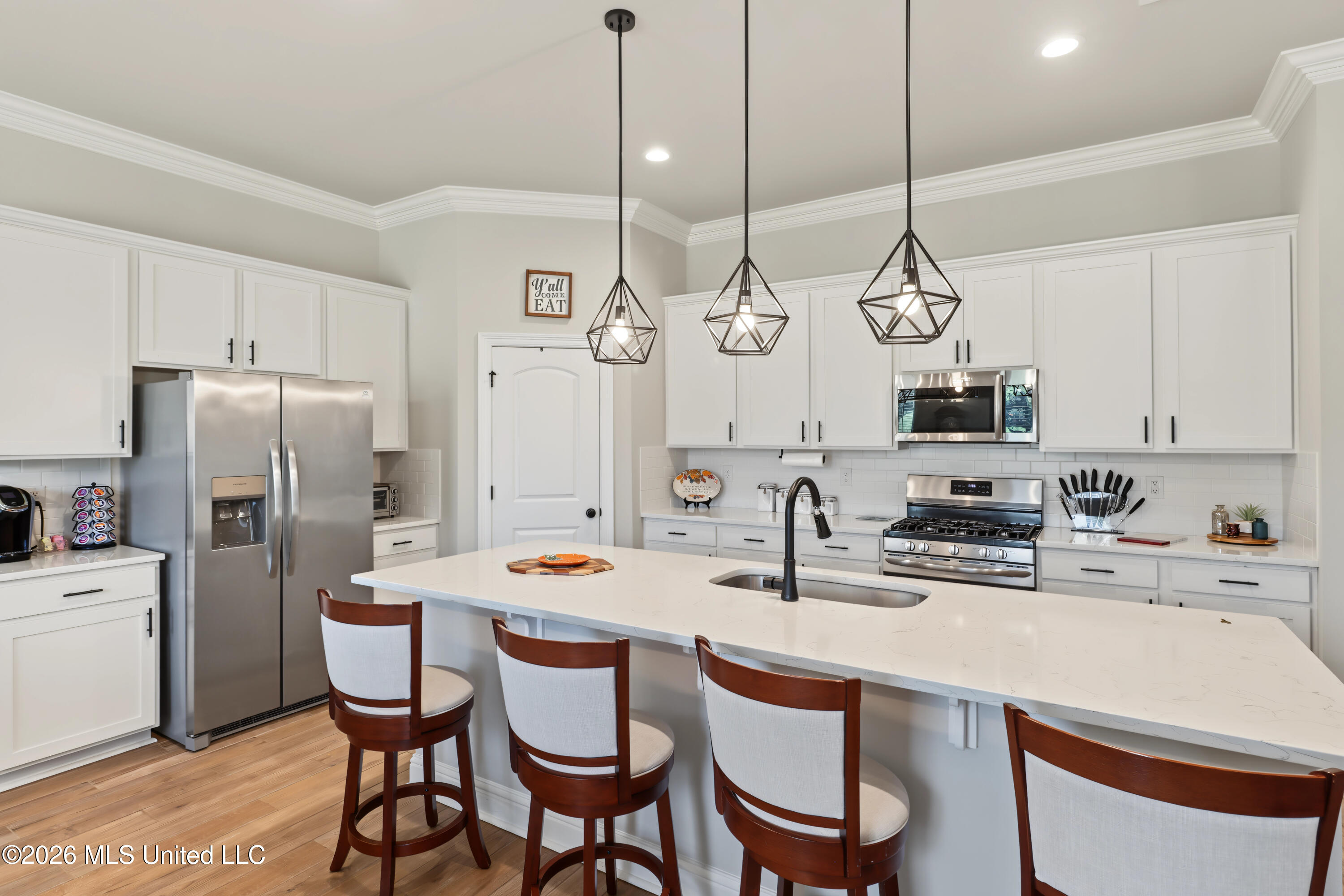 6814 Rolling Green Drive Property Photo 8