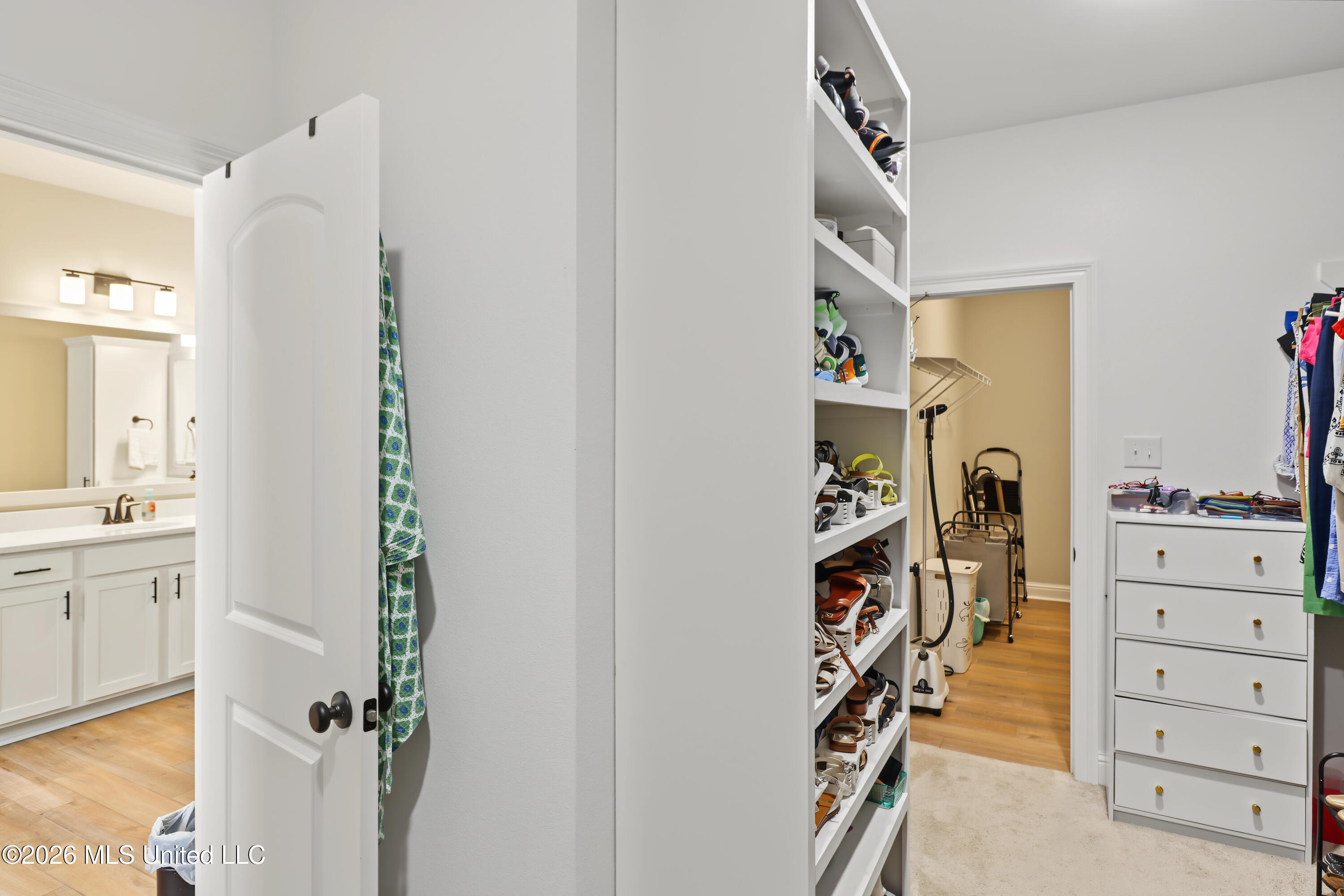 6814 Rolling Green Drive Property Photo 15