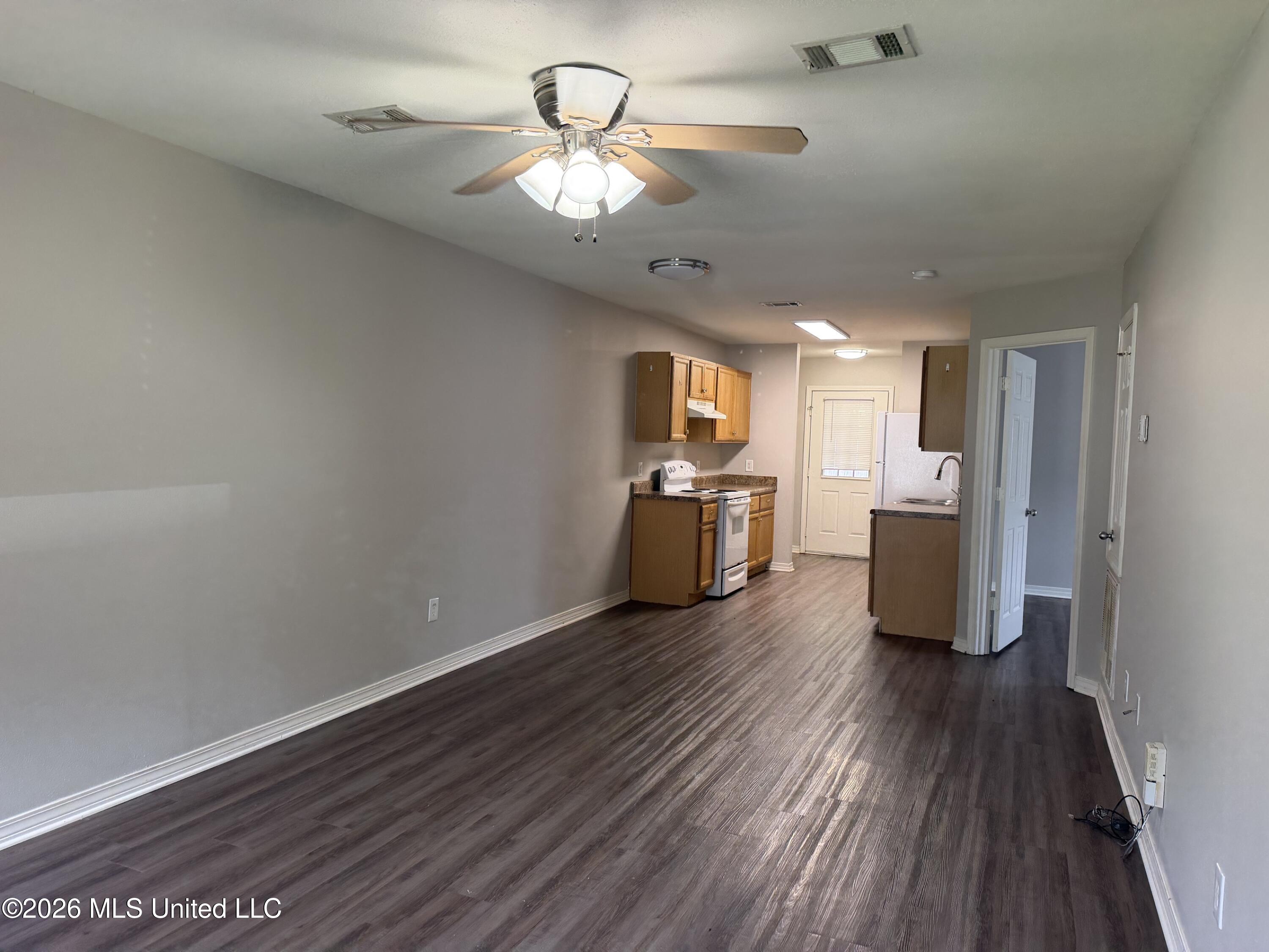 17324 Avondale Circle Property Photo 2