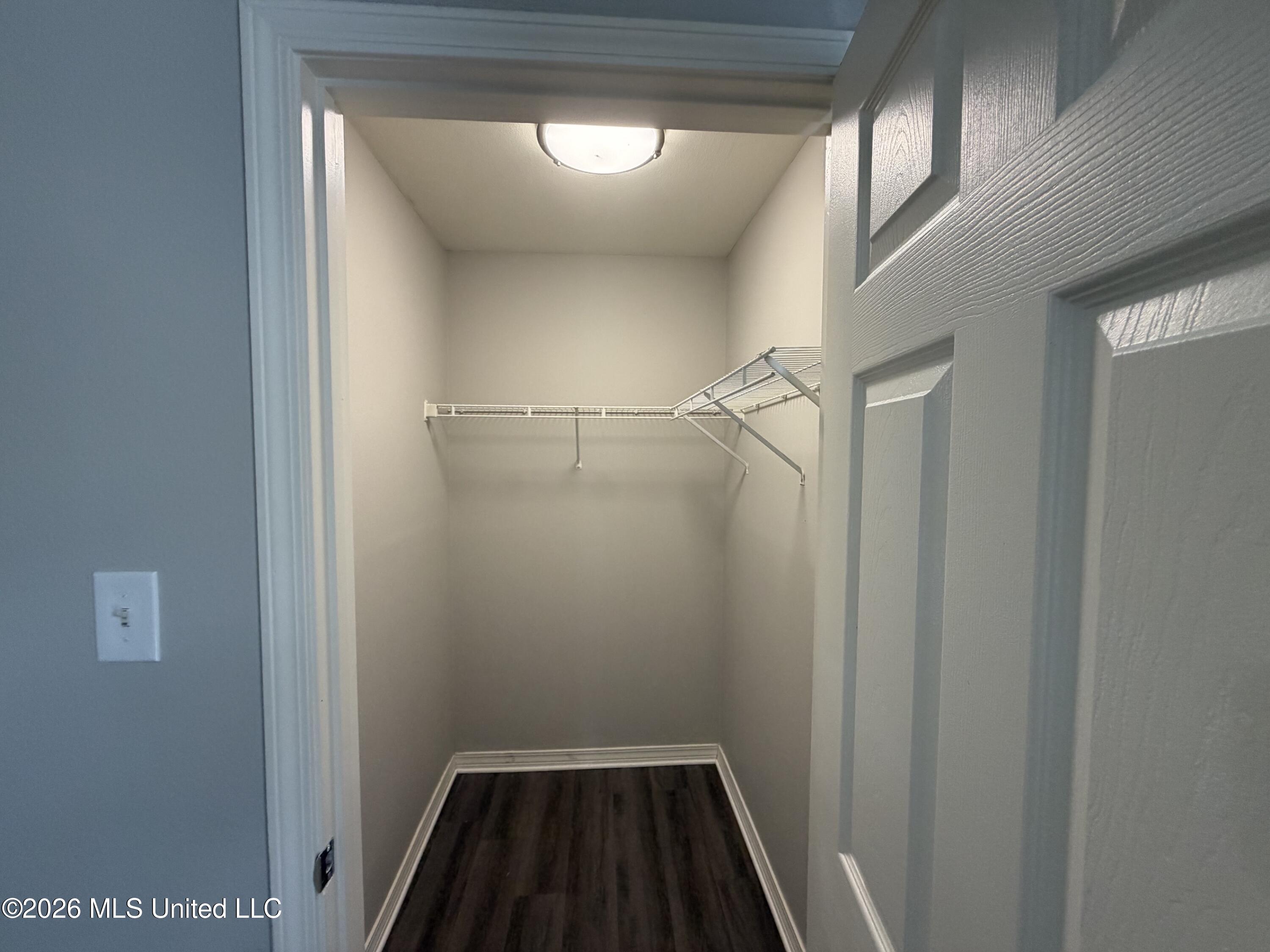 17324 Avondale Circle Property Photo 4